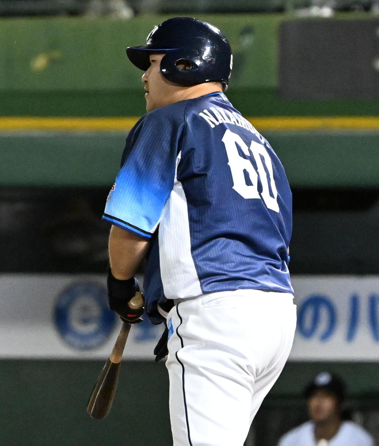 オリックス対西武　8回表無死、中村は左越え本塁打を放つ（撮影・石井愛子）