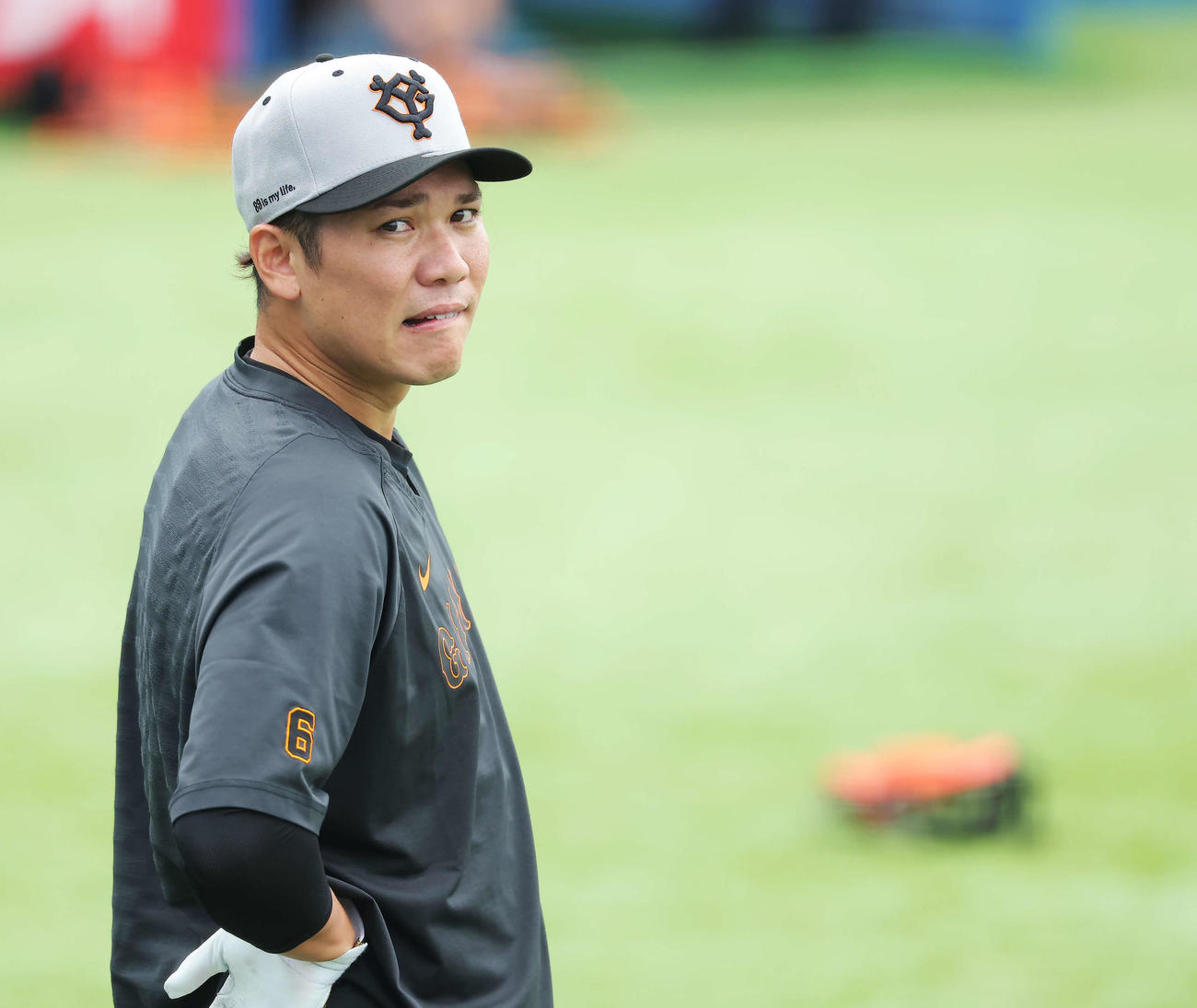 ヤクルト対巨人　試合前、練習に臨む巨人坂本（撮影・河田真司）