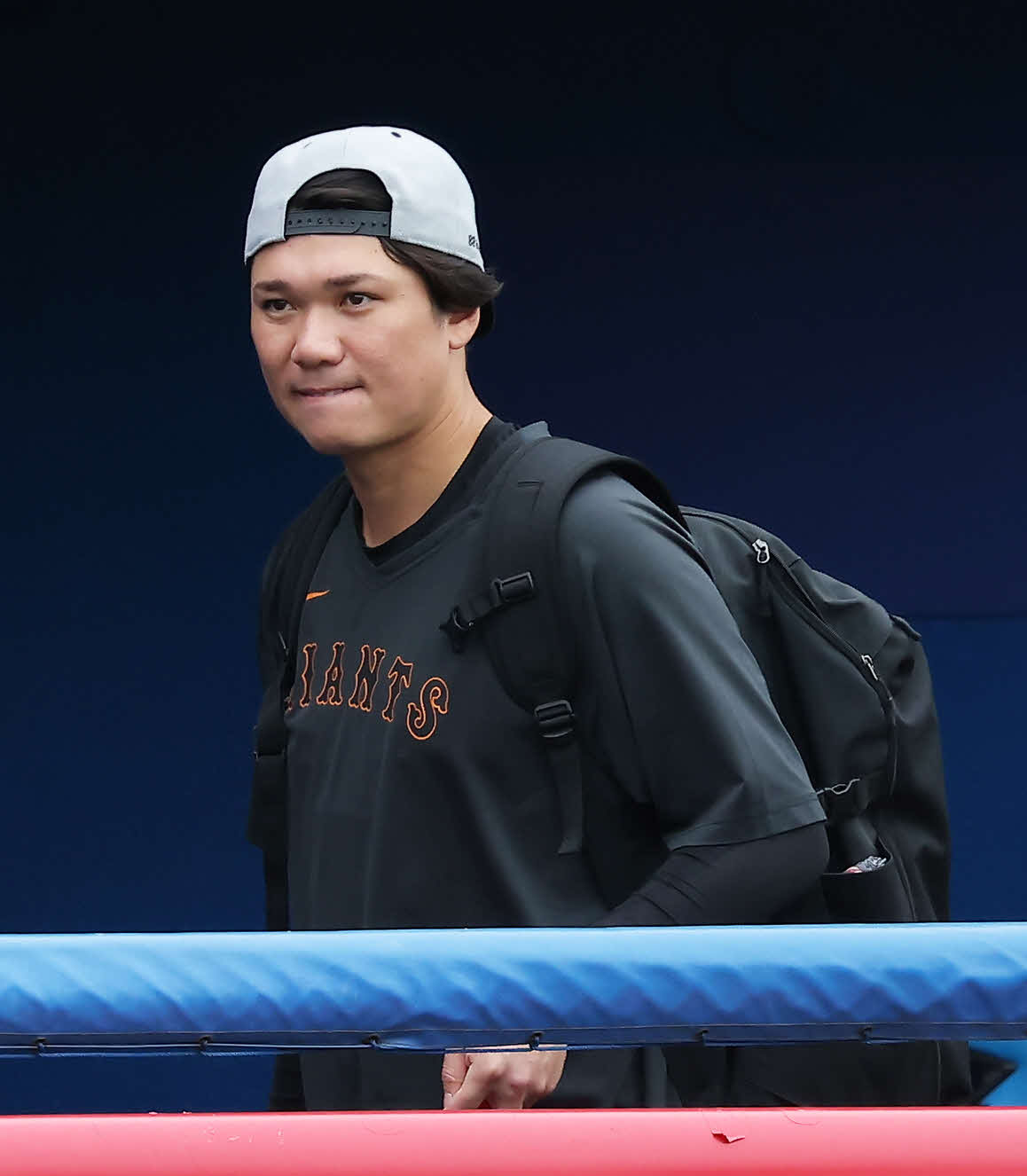 ヤクルト対巨人　試合前、練習に臨む巨人坂本（撮影・河田真司）