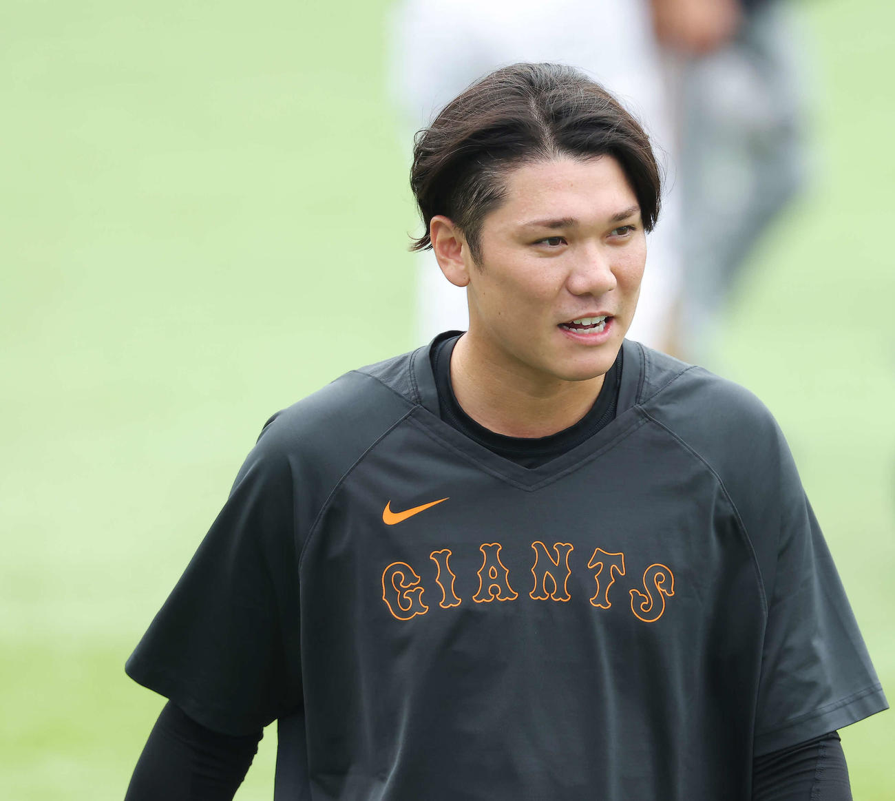 ヤクルト対巨人　試合前、練習に臨む巨人坂本（撮影・河田真司）