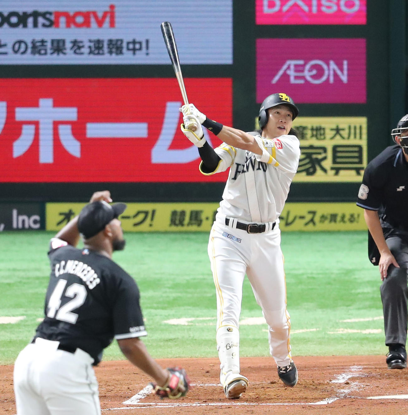 ソフトバンク対ロッテ　1回裏ソフトバンク2死、柳田は左越え本塁打を放つ（撮影・梅根麻紀）