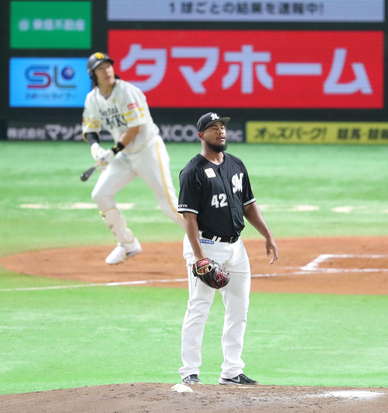 ソフトバンク対ロッテ　1回裏ソフトバンク2死、柳田に左越え本塁打を浴びたメルセデス（撮影・梅根麻紀）