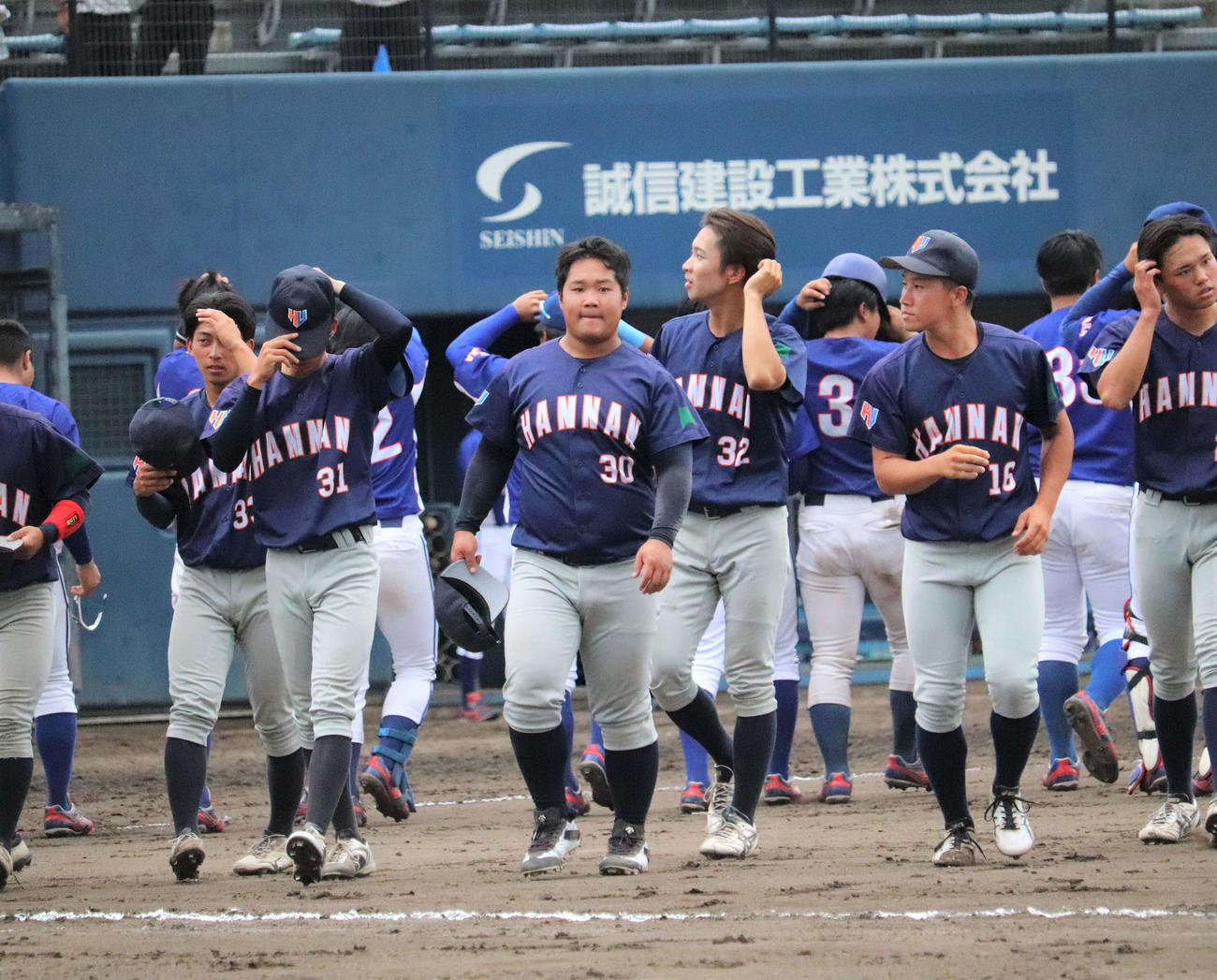 4打数3安打4打点と躍動した、阪南大4番の山口竜平（中央）（撮影・中島麗）