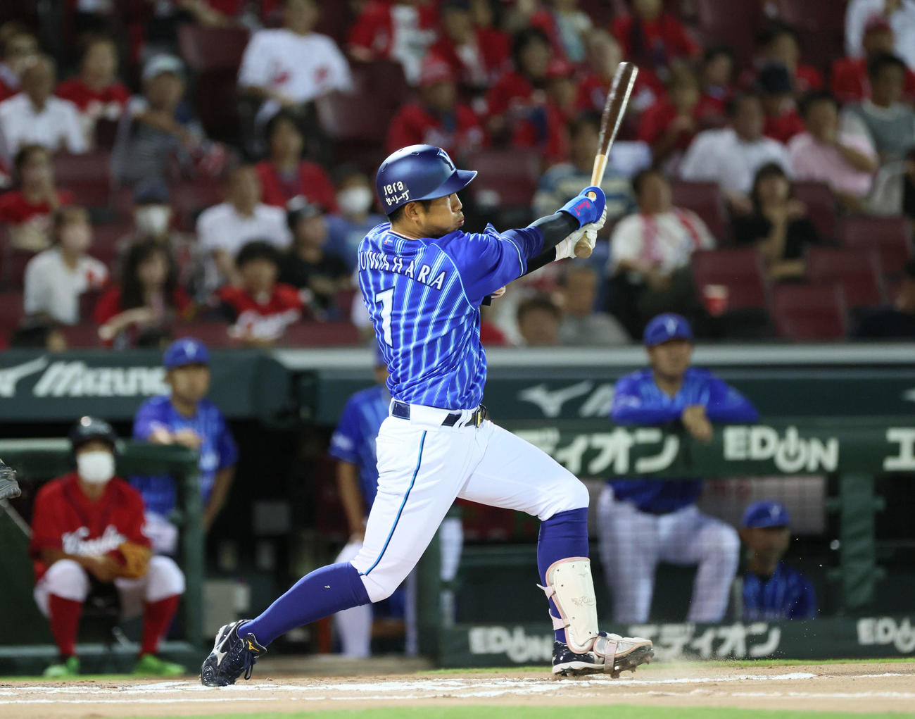 広島対DeNA 6回表DeNA無死、桑原は勝ち越しの左越え本塁打を放つ（撮影・加藤孝規）