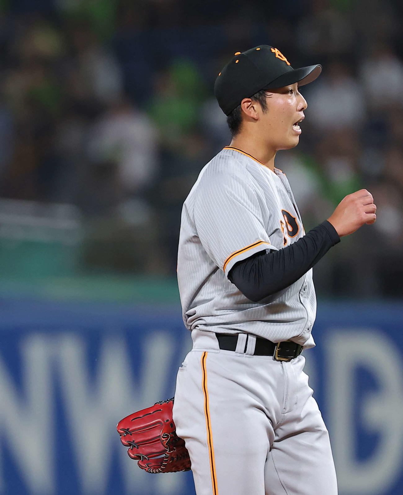 ヤクルト対巨人　1回裏ヤクルト2死、山田を見逃し三振に仕留める赤星（撮影・河田真司）