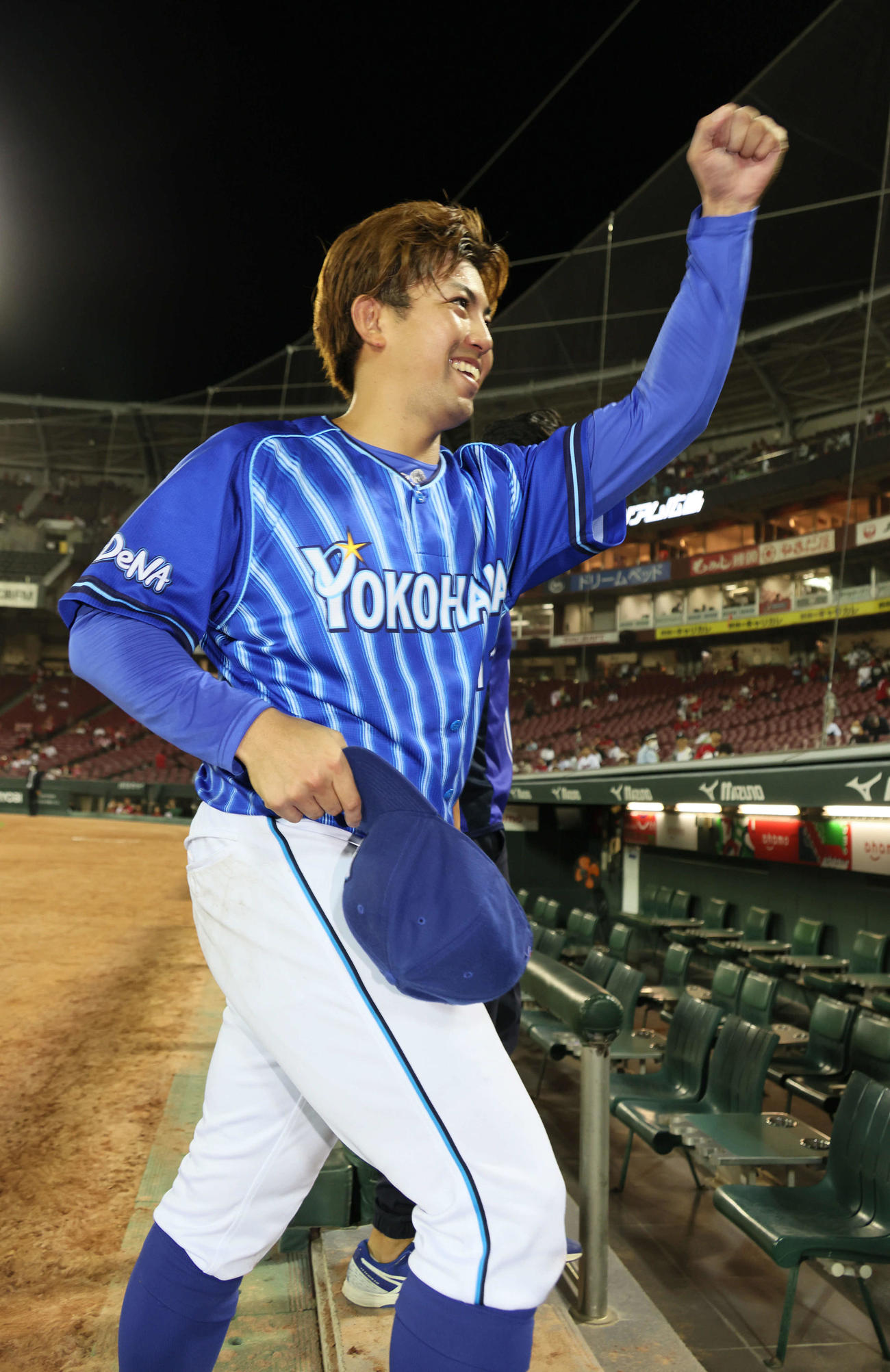 広島対DeNA　完投で13勝目をあげた東（撮影・加藤孝規）