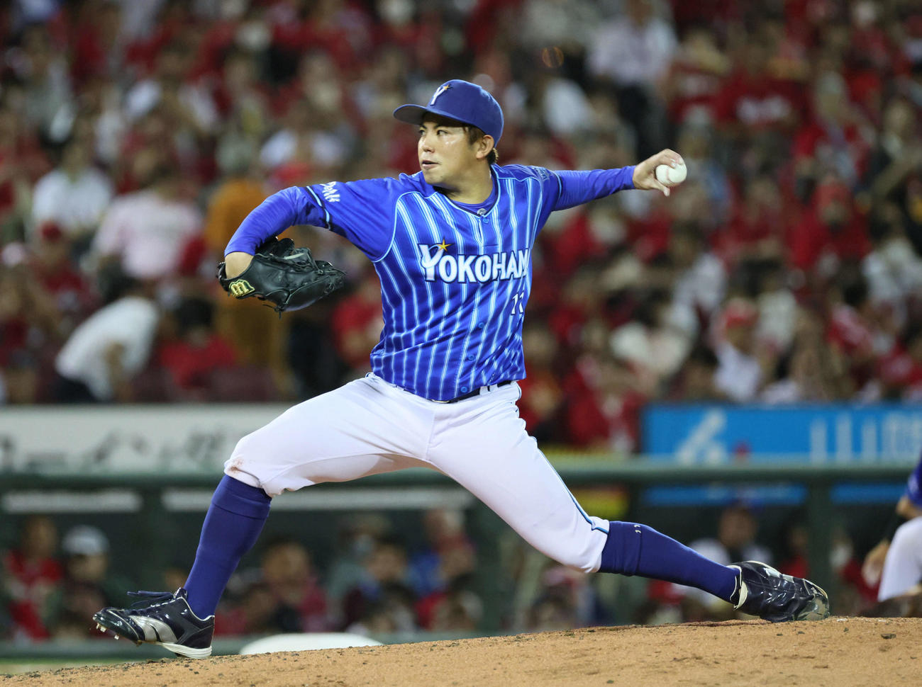 広島対DeNA　完投でリーグトップを独走する13勝目を挙げたDeNA東（撮影・加藤孝規）