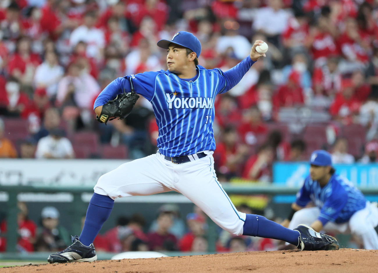 広島対DeNA　力投するDeNA先発の東（撮影・加藤孝規）