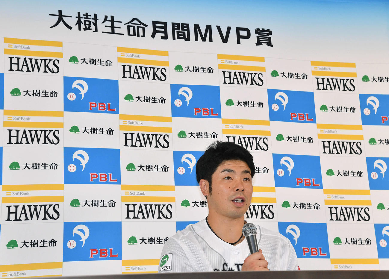 8月度大樹生命月間MVP賞を受賞した近藤（撮影・岩下翔太）