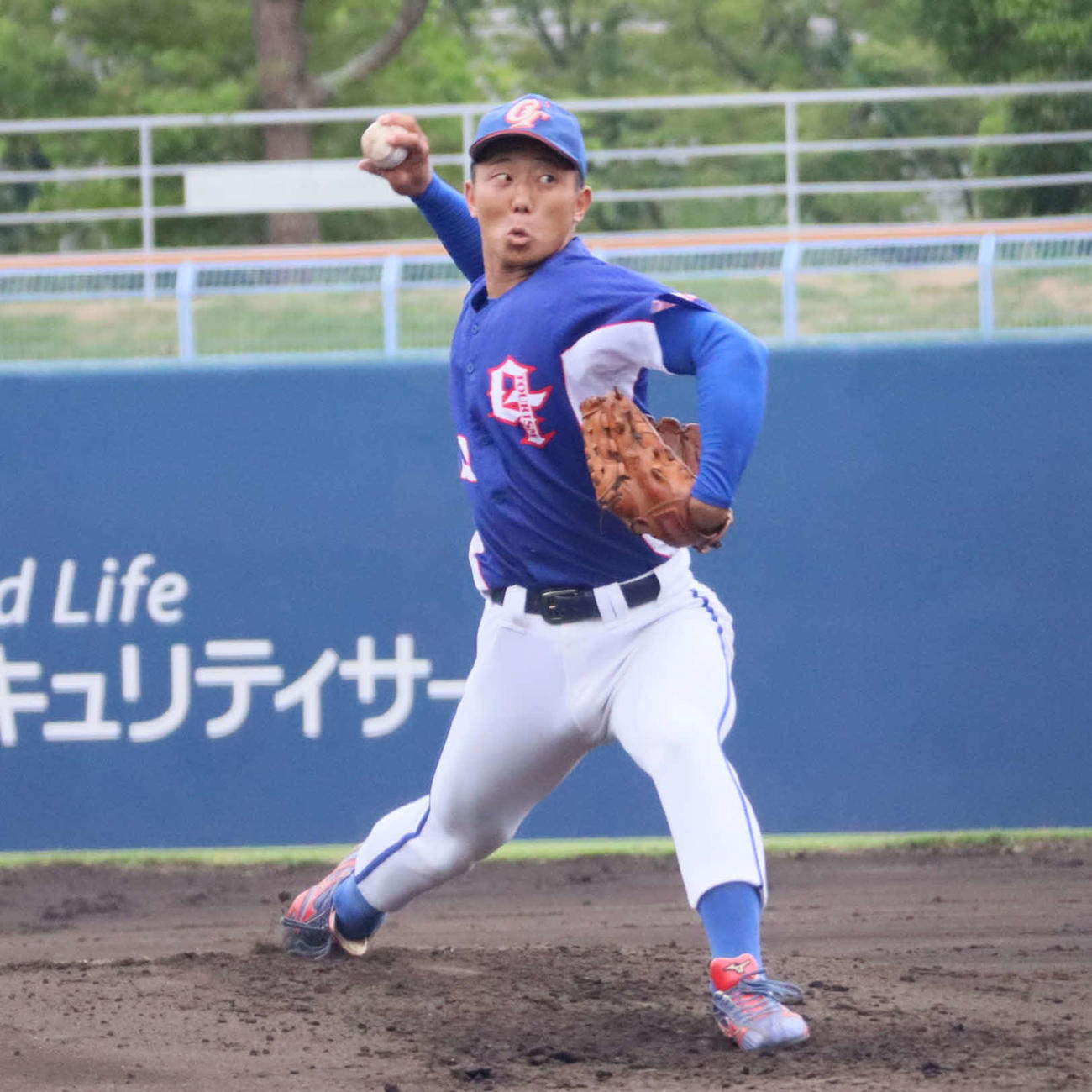 近畿学生野球連盟秋季リーグ戦　阪南大対大阪観光大阪南大戦に先発した大阪観光大の竹本徹投手（撮影・村松万里子）