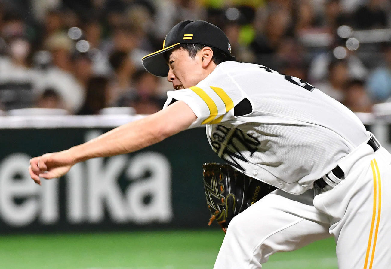 力投するソフトバンク和田（2023年8月31日撮影）