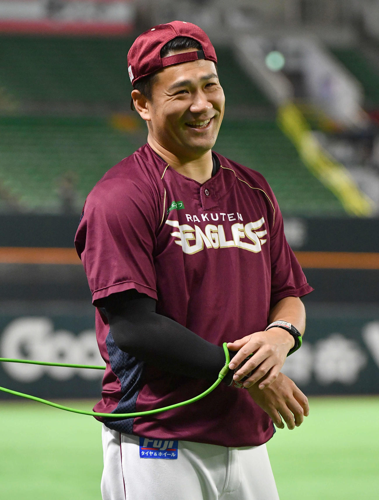 ソフトバンク対楽天　談笑する田中将（撮影・岩下翔太）