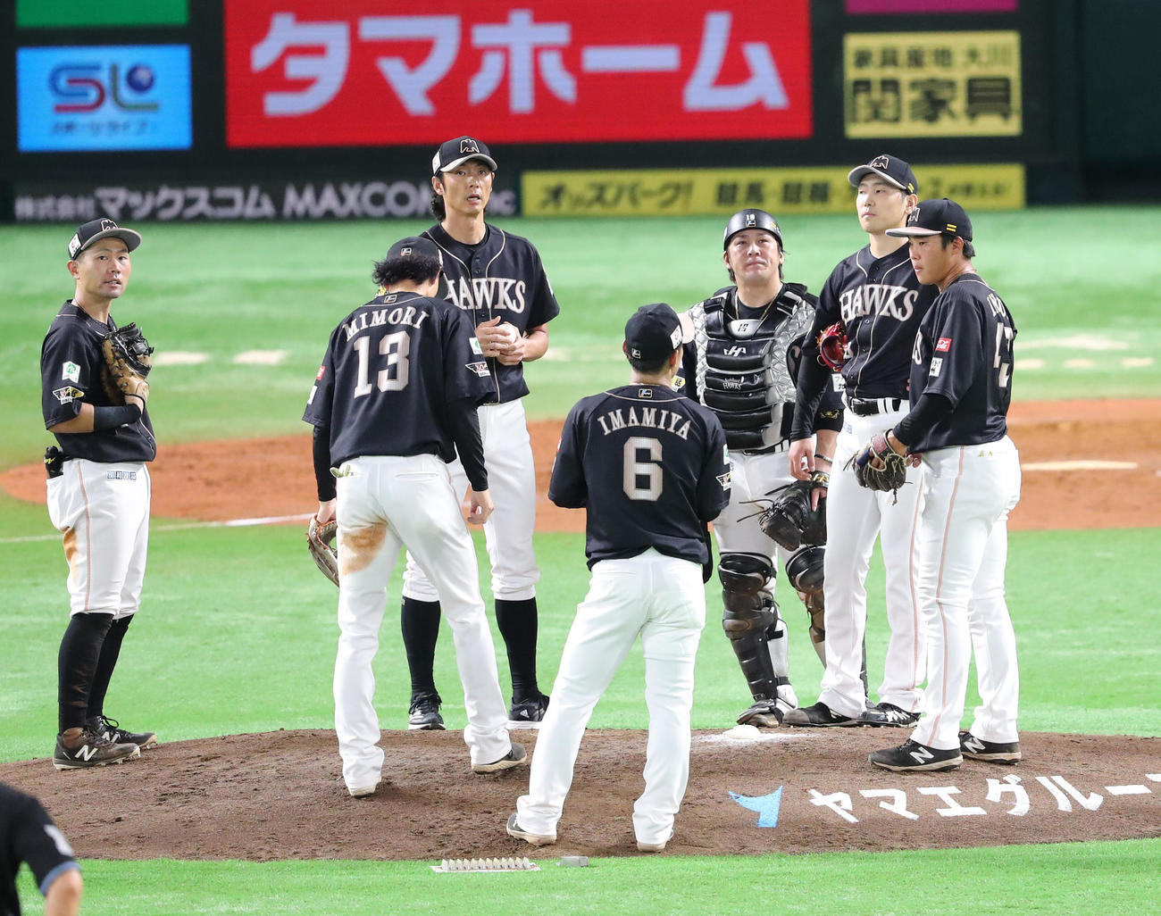 ソフトバンク対楽天　5回途中で降板する石川（撮影・梅根麻紀）