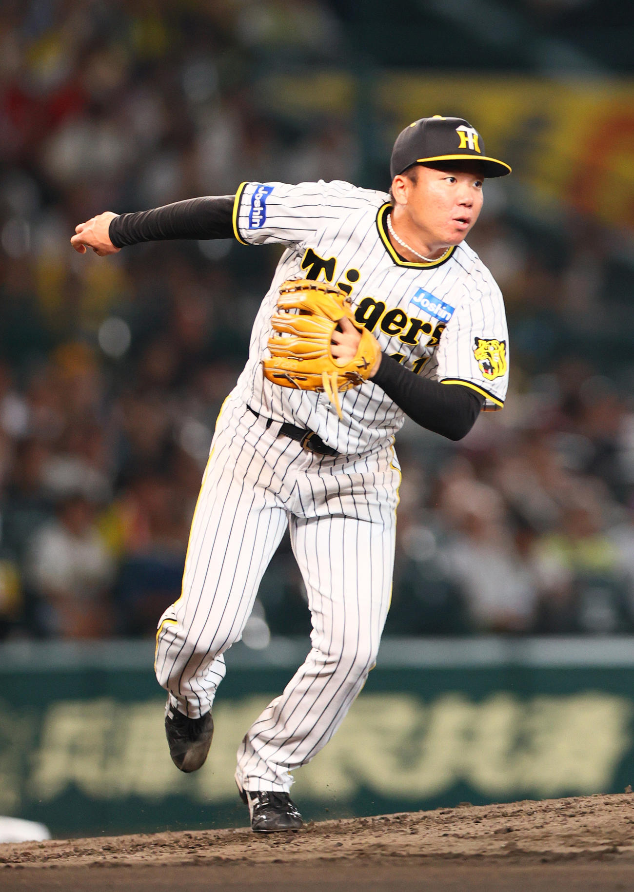 阪神対広島　力投する阪神先発の村上（撮影・上山淳一）