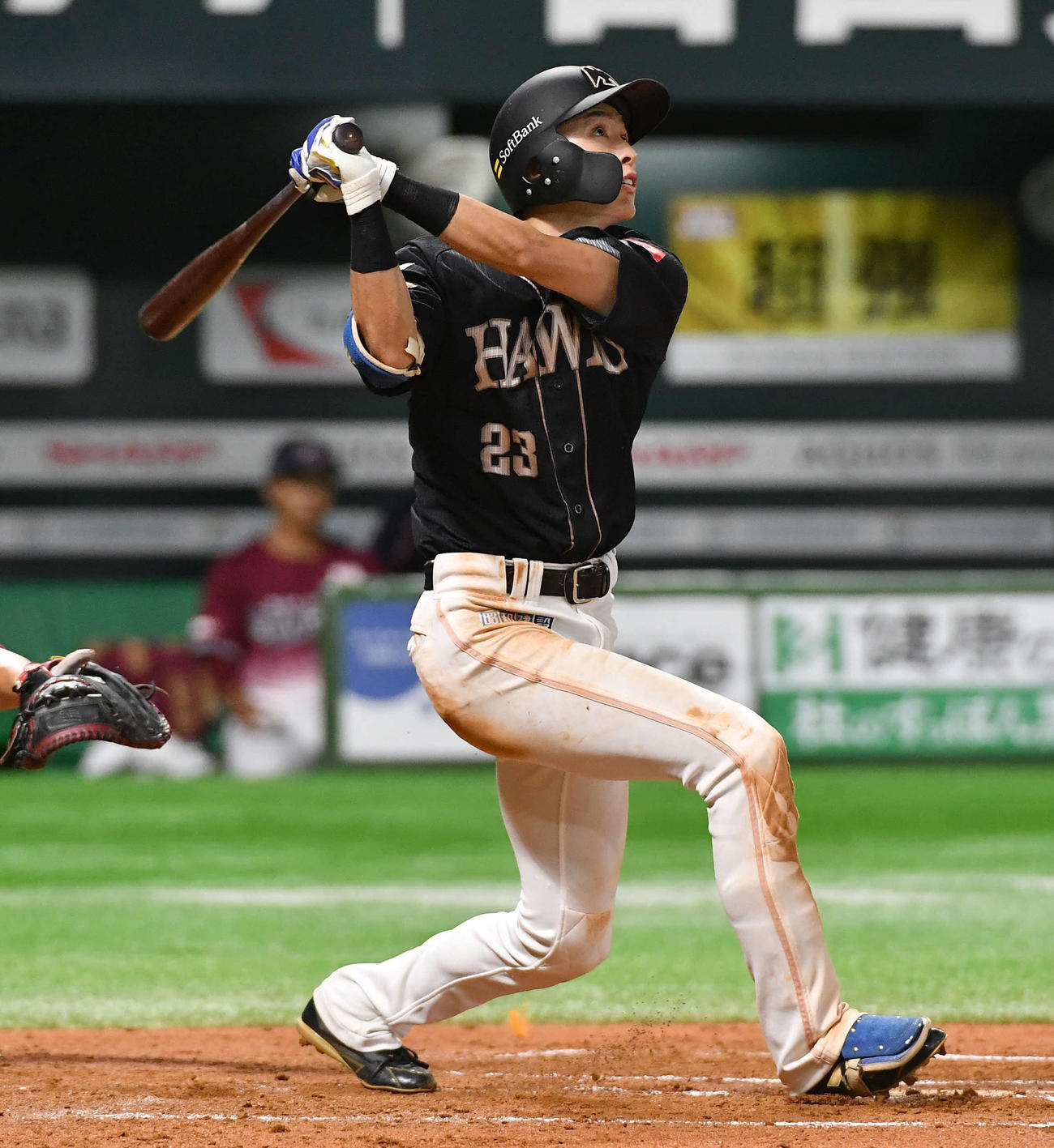 ソフトバンク対楽天　6回裏ソフトバンク2死満塁、周東は右越え満塁本塁打を放つ（撮影・岩下翔太）