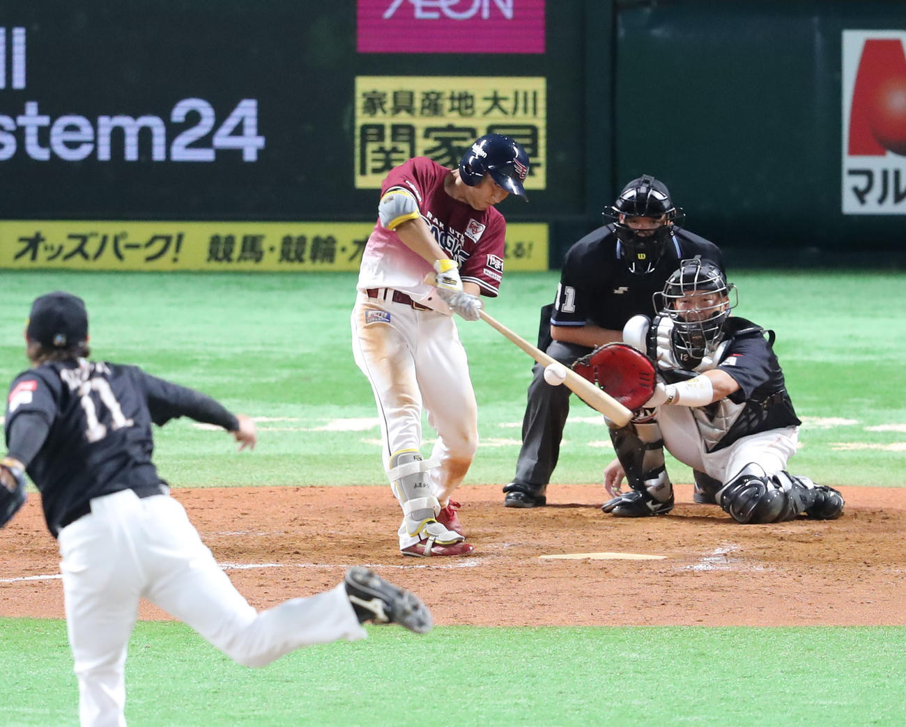 ソフトバンク対楽天　9回表楽天2死二塁、小深田は右越えに適時三塁打を放つ（撮影・梅根麻紀）