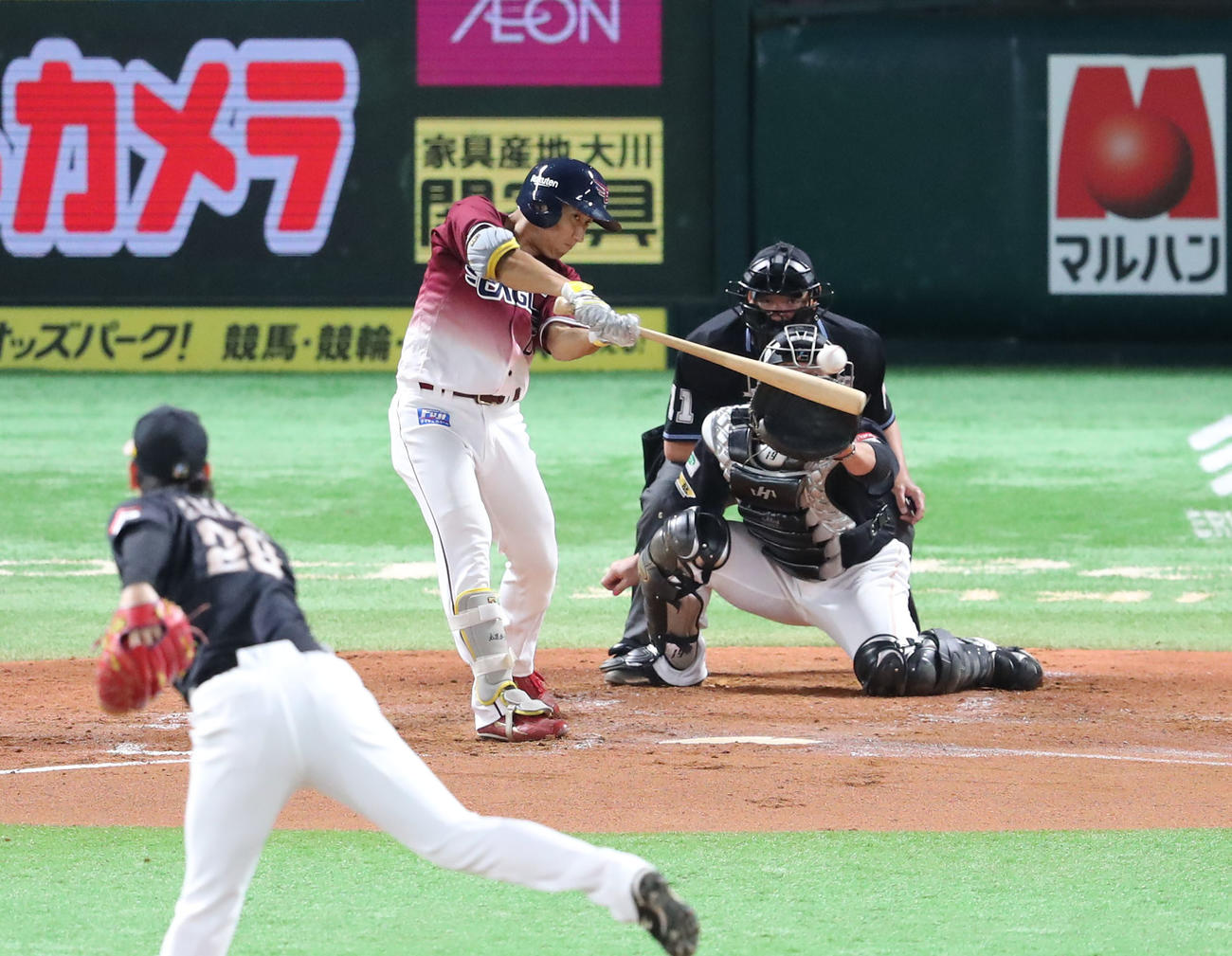 ソフトバンク対楽天　2回表楽天2死二、三塁、小深田は勝ち越しとなる内野適時打を放つ（撮影・梅根麻紀）