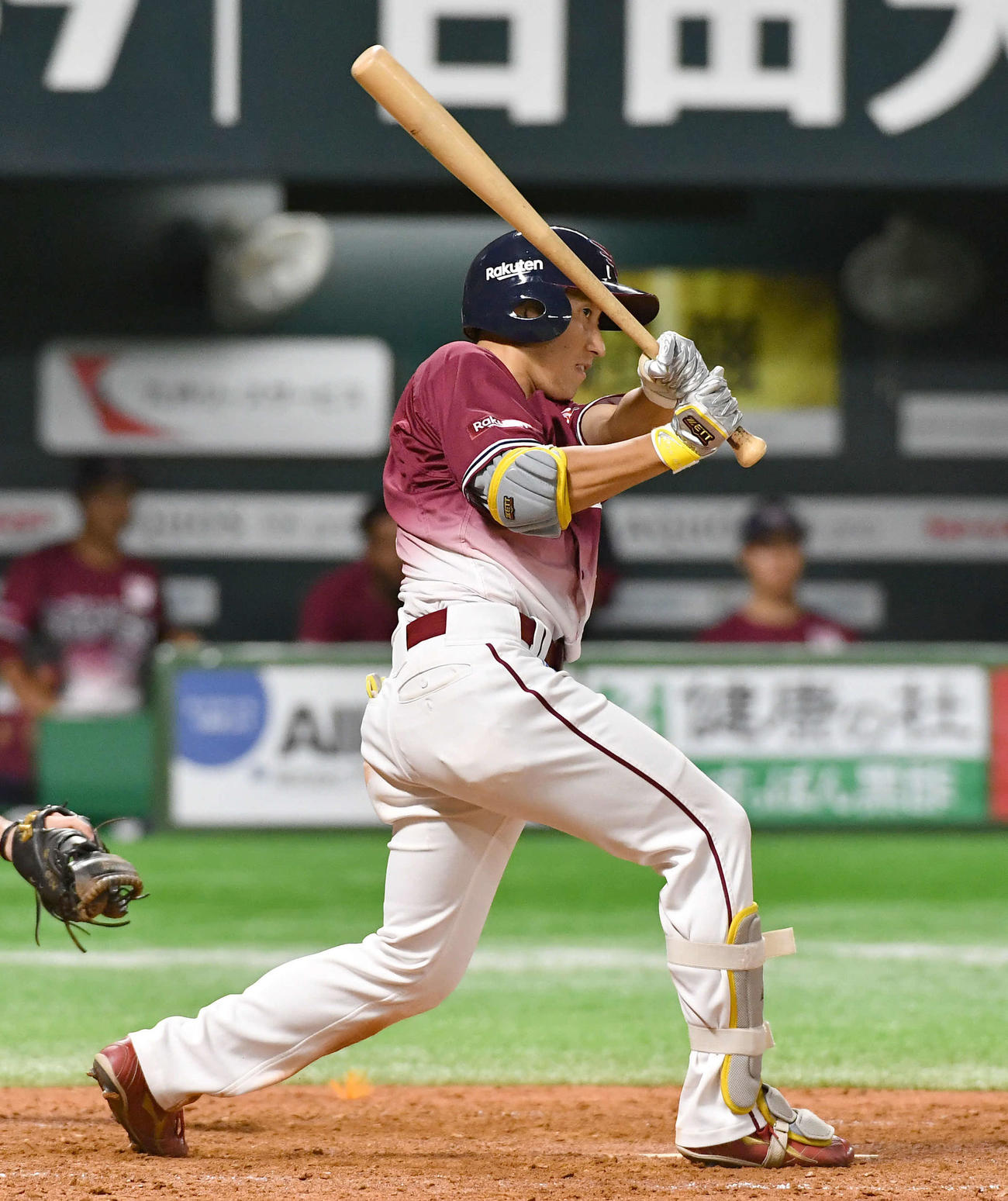 ソフトバンク対楽天　5回表楽天1死満塁、小深田は2点適時右二塁打を放つ（撮影・岩下翔太）
