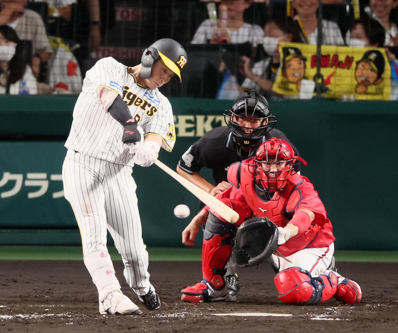 阪神対広島　5回裏阪神1死二塁、木浪は右前適時打を放つ（撮影・加藤哉）