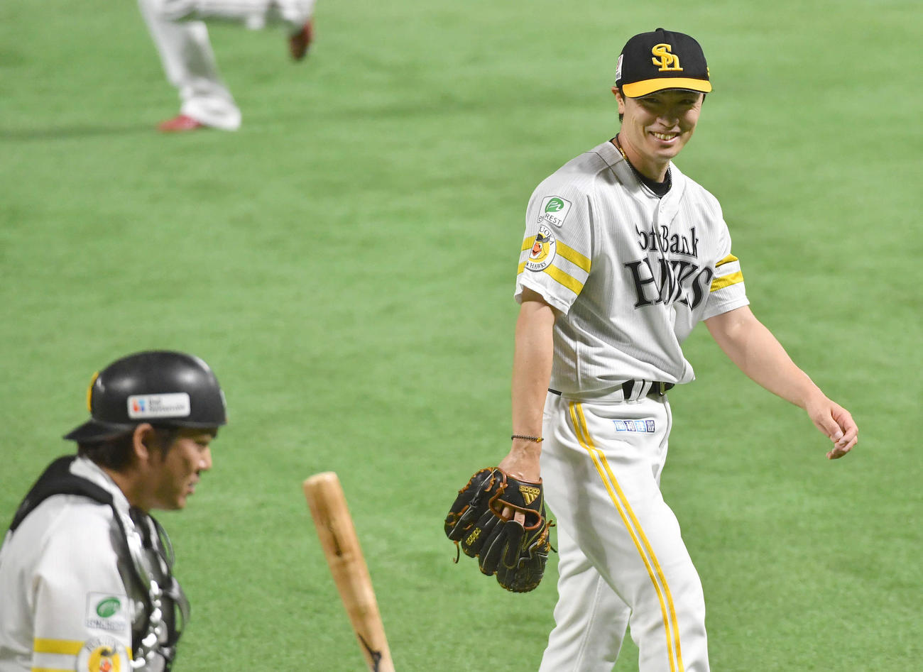 ソフトバンク対楽天　1回表を無失点に抑え、笑顔でベンチへ戻る和田（撮影・岩下翔太）