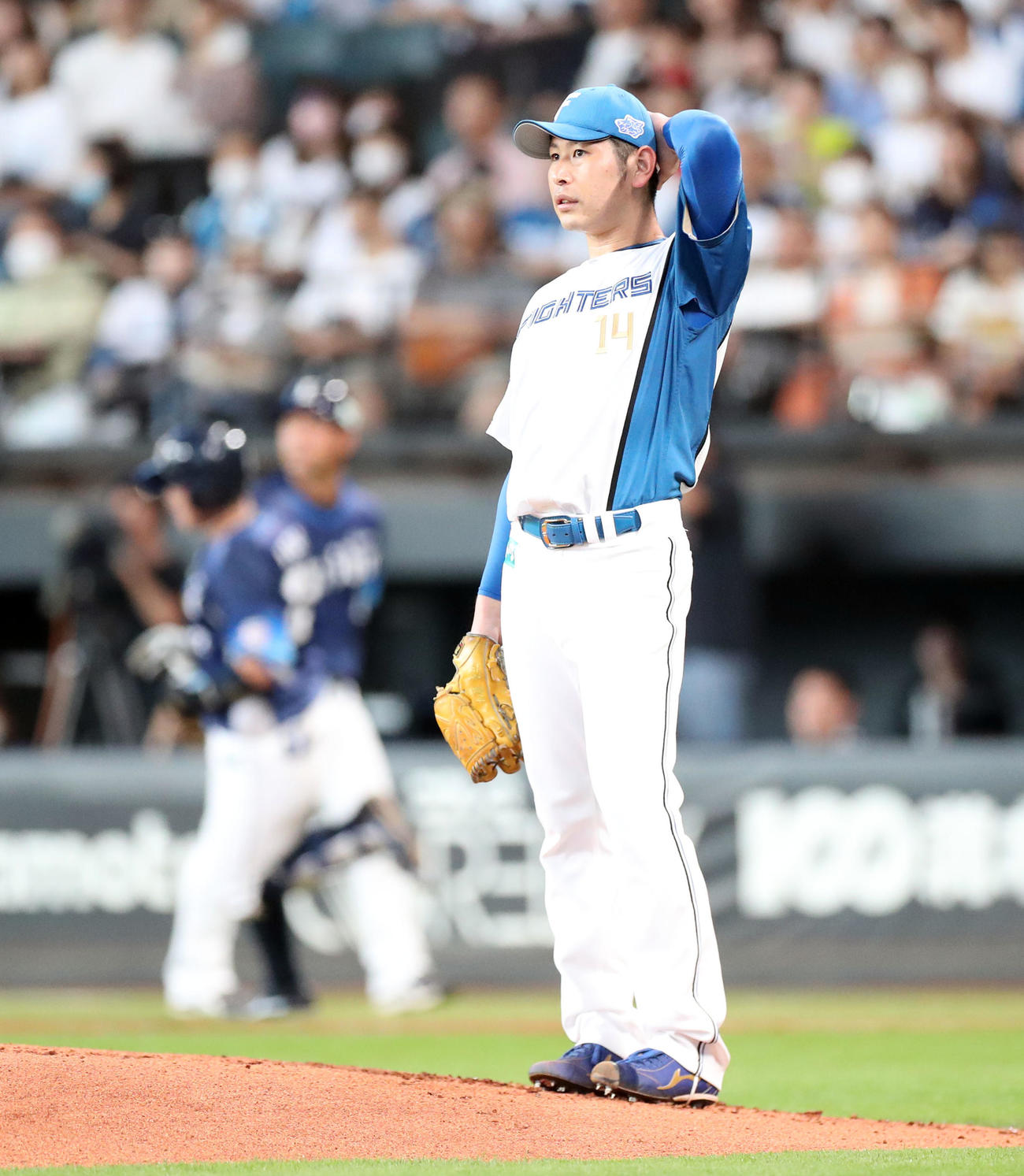 日本ハム対西武　3回表西武無死、古賀に左越え本塁打を浴びる加藤貴（撮影・佐藤翔太）