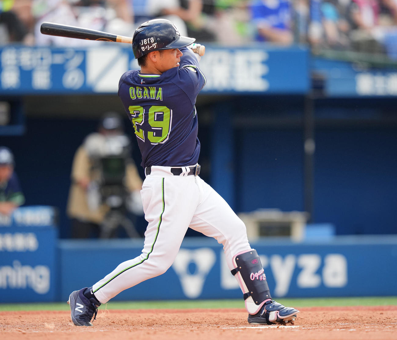 DeNA対ヤクルト　5回表ヤクルト無死、中前打を放つ小川（撮影・垰建太）