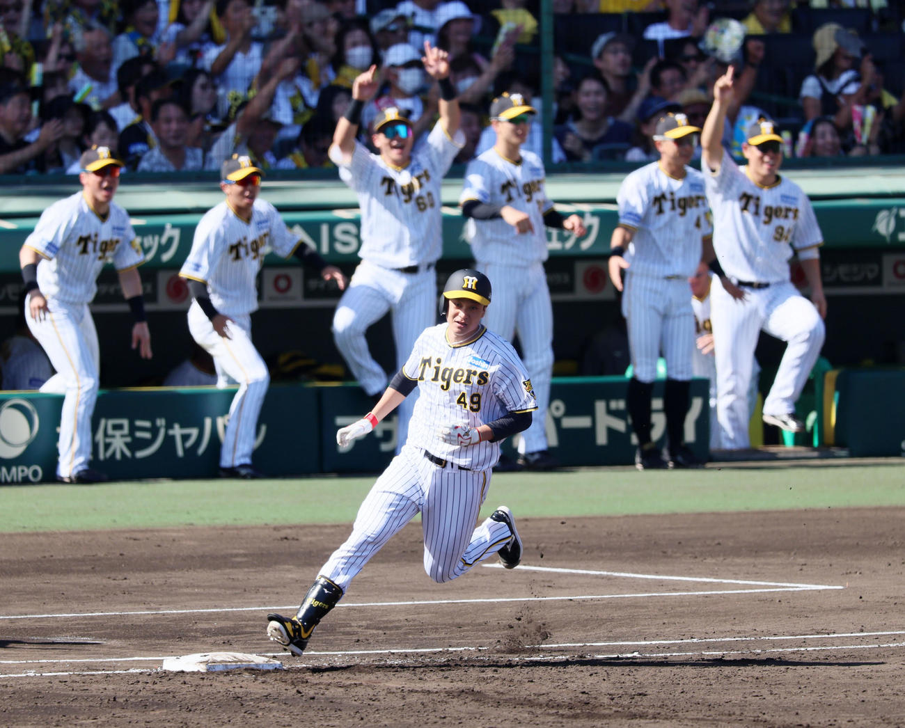 阪神対広島　2回裏阪神1死一、三塁、大竹は左へ適時二塁打を放つ（撮影・加藤哉）