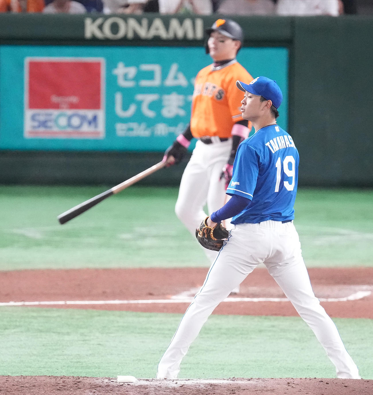 巨人対中日　6回裏巨人無死、丸に右越えソロ本塁打を浴びる高橋宏（撮影・鈴木みどり）