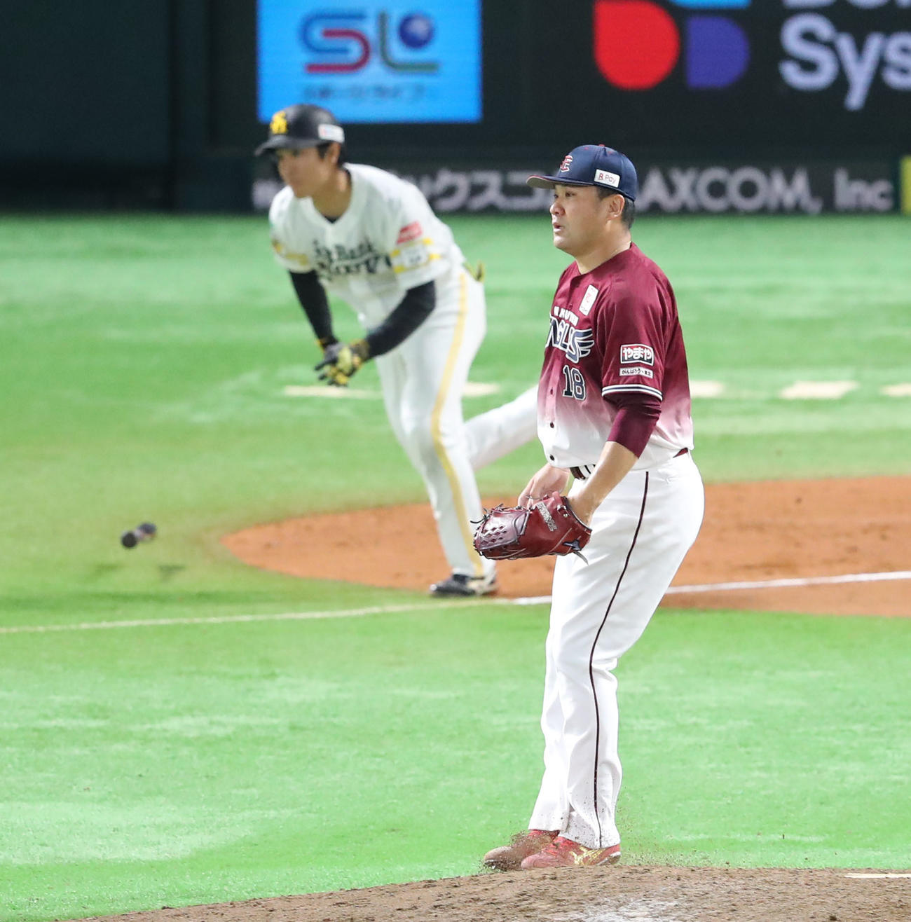 ソフトバンク対楽天　7回裏ソフトバンク無死二、三塁、柳町に右前適時打を浴びた田中将（撮影・梅根麻紀）