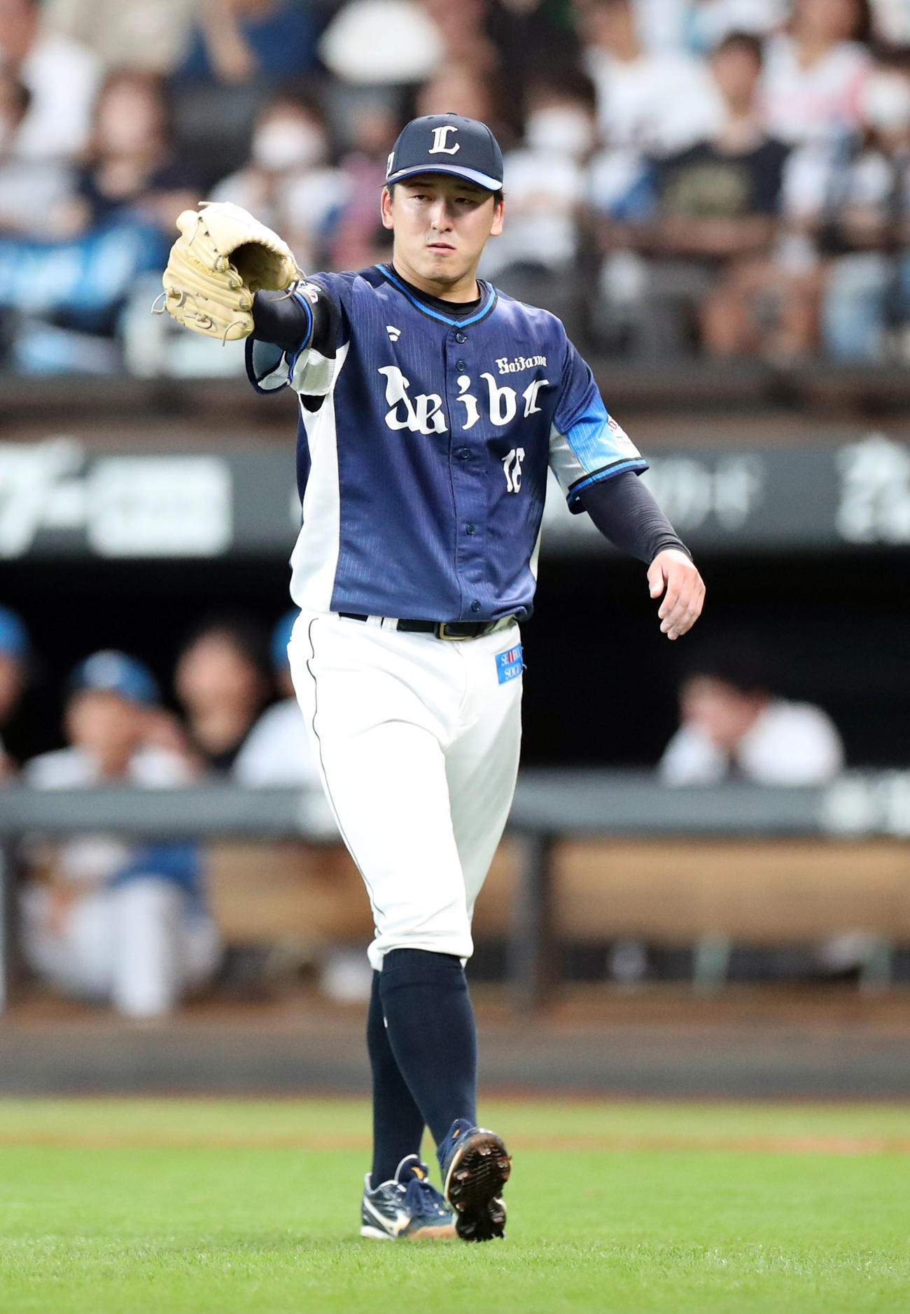 日本ハム対西武　3回裏日本ハム1死一、三塁、松本剛を併殺に仕留める隅田（撮影・佐藤翔太）
