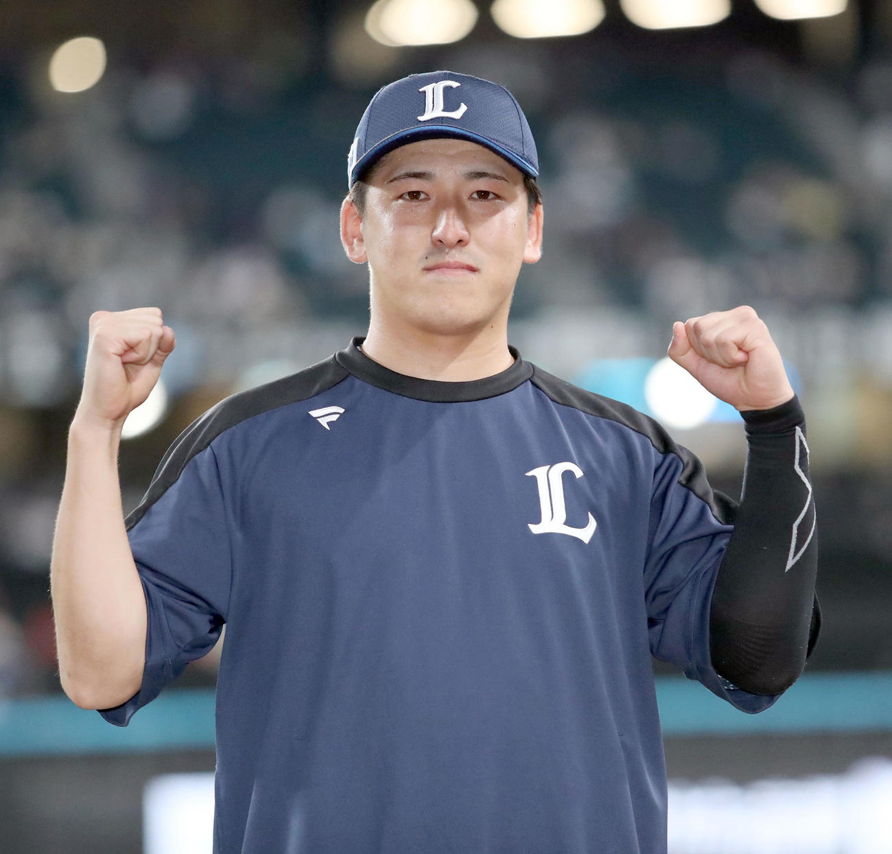 日本ハム対西武　8勝目を挙げガッツポーズをする西武隅田（撮影・佐藤翔太）