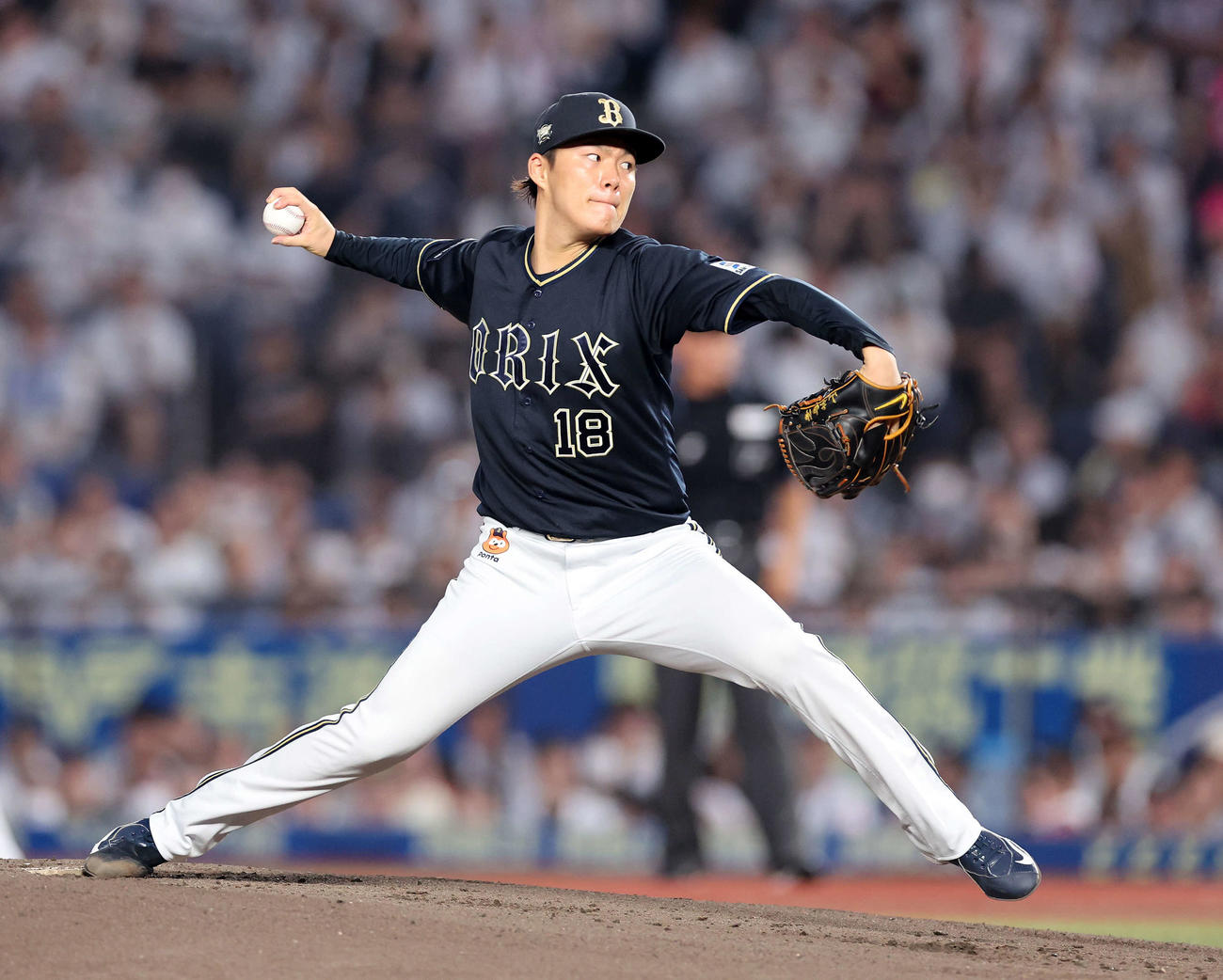 ロッテ対オリックス　力投するオリックス先発の山本（撮影・鈴木正人）
