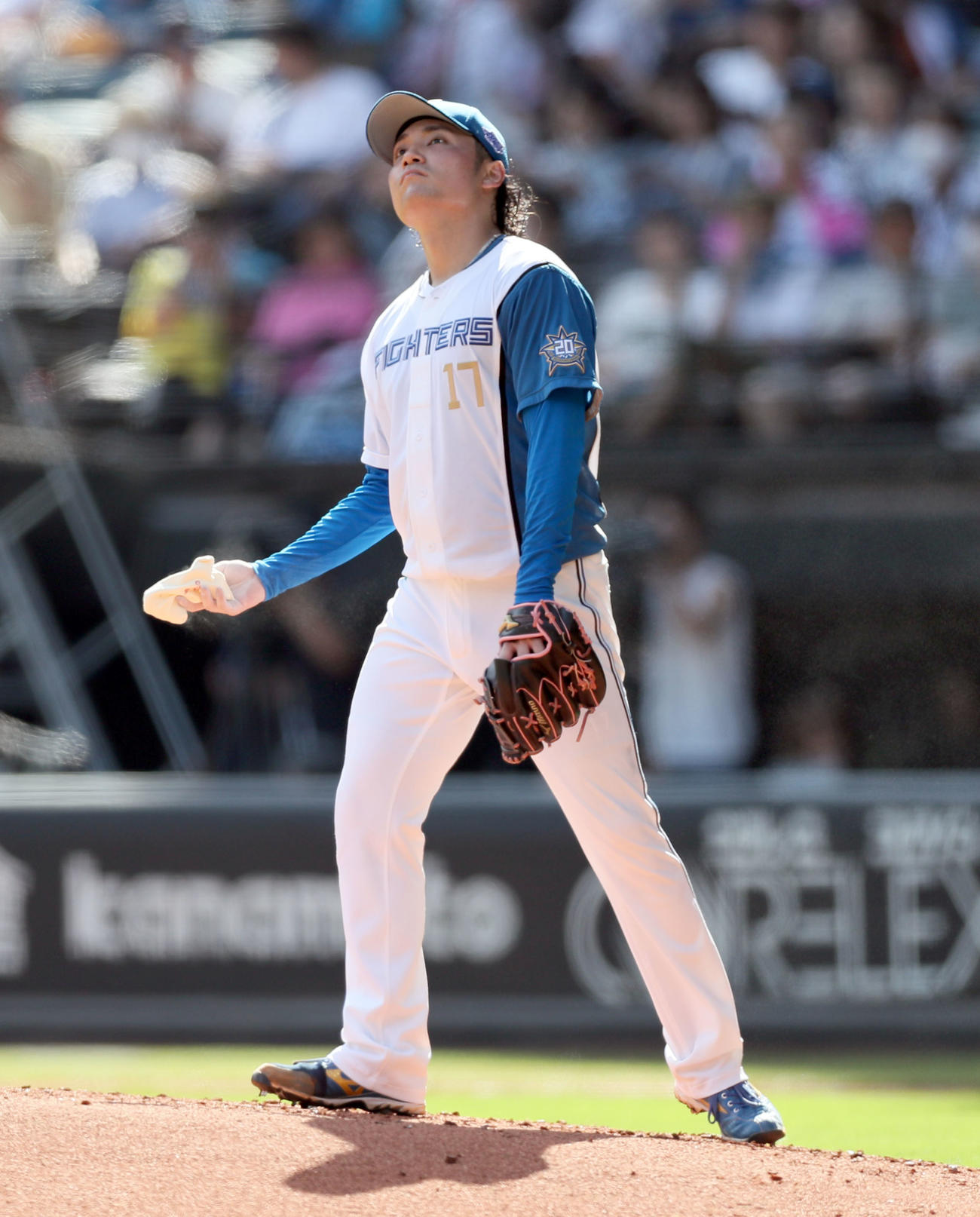 日本ハム対西武　3回表西武無死満塁、柘植に右犠飛を浴びる伊藤（撮影・佐藤翔太）