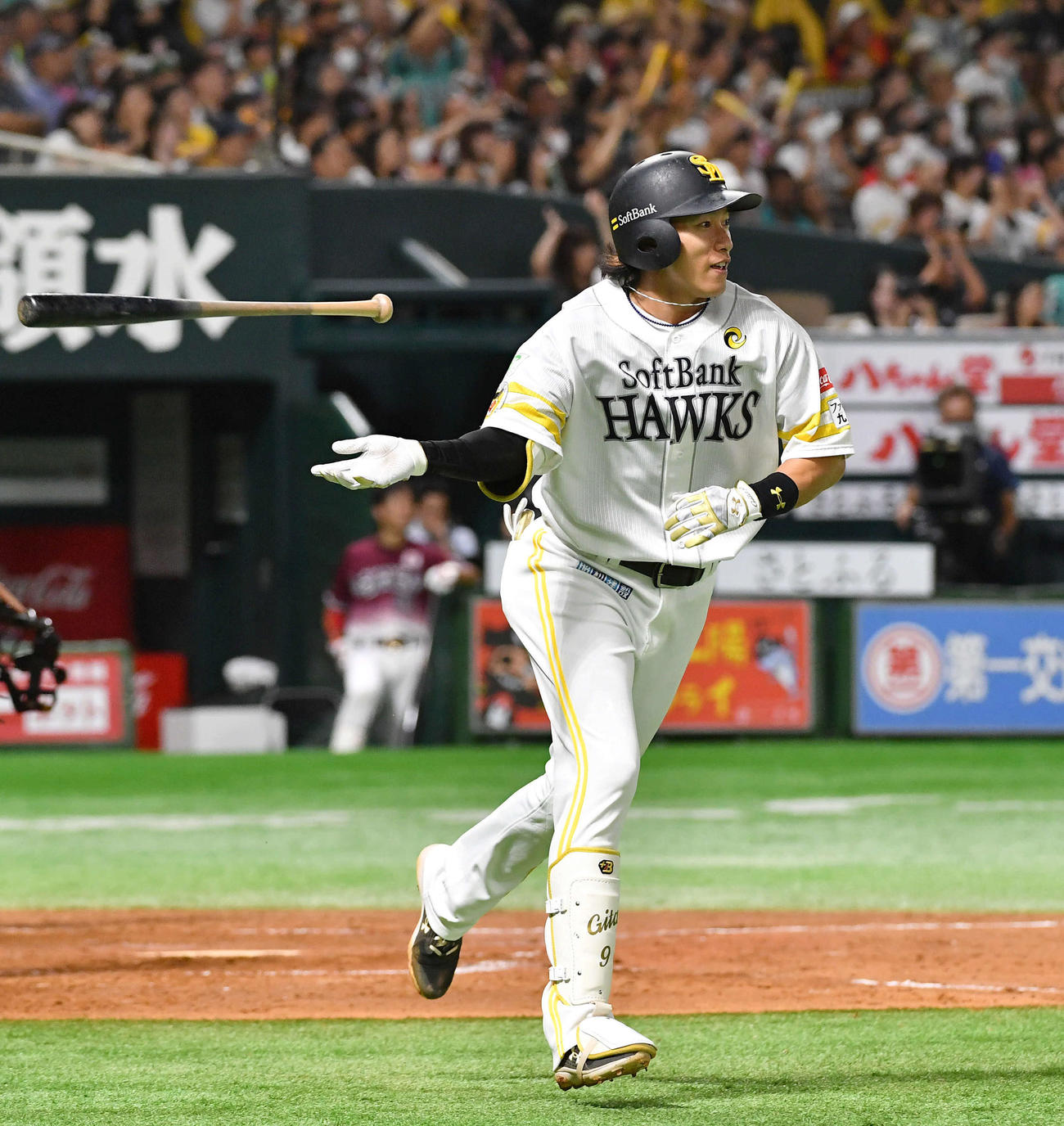 ソフトバンク対楽天　3回裏ソフトバンク1死一塁、柳田は右中間へ2点本塁打を放つ（撮影・岩下翔太）