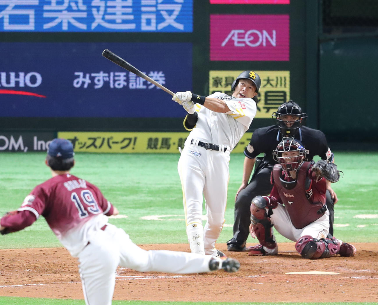 ソフトバンク対楽天　3回裏ソフトバンク1死一塁、柳田は右中間に2点本塁打を放つ（撮影・梅根麻紀）