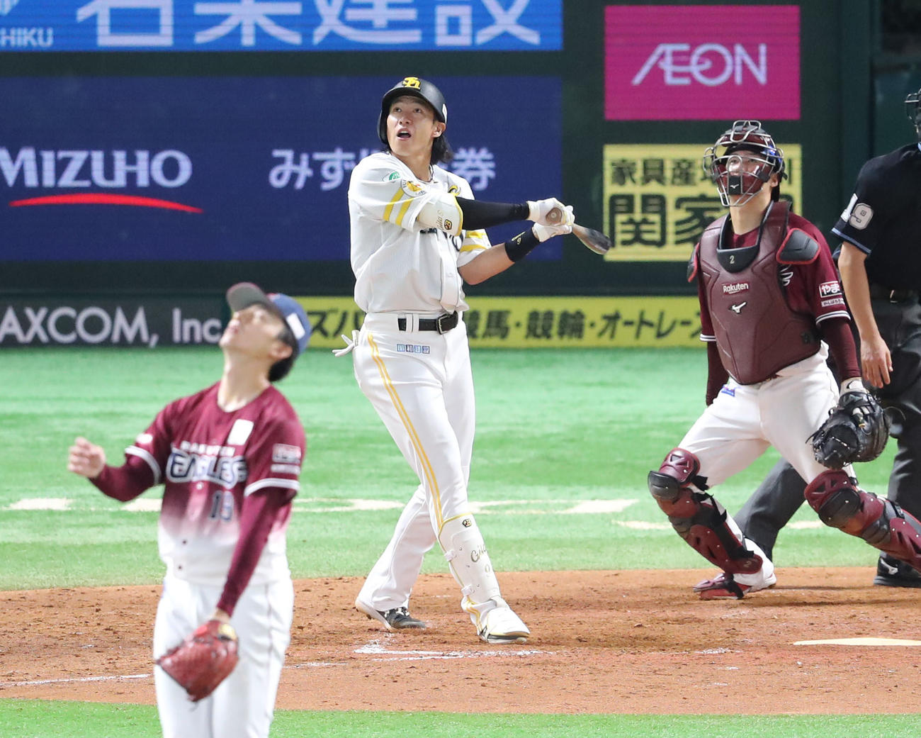 ソフトバンク対楽天　3回裏ソフトバンク1死一塁、柳田は右中間に2点本塁打を放つ（撮影・梅根麻紀）