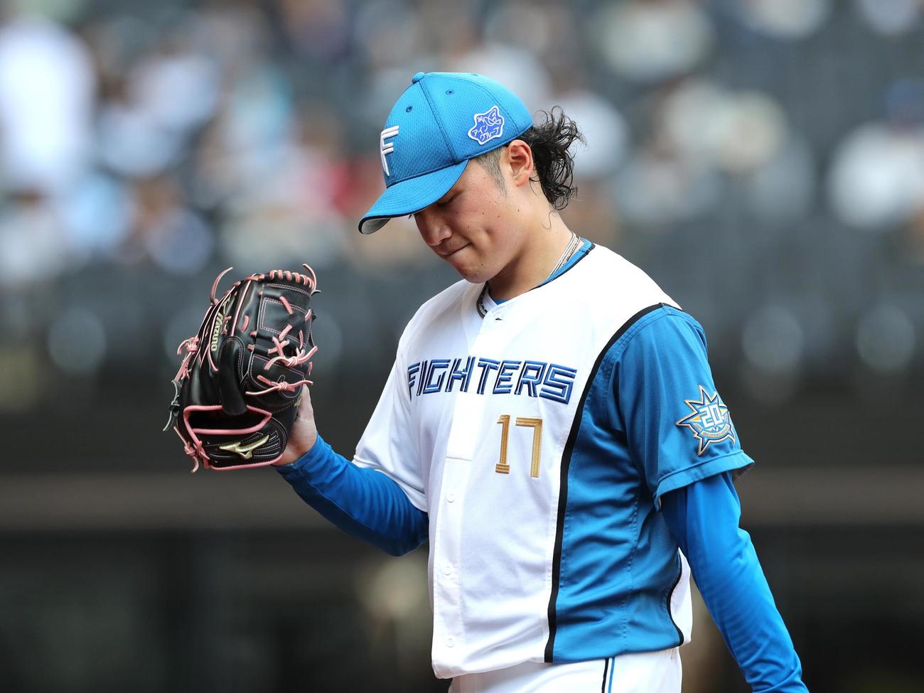 日本ハム対西武　3回途中降板する伊藤（撮影・黒川智章）