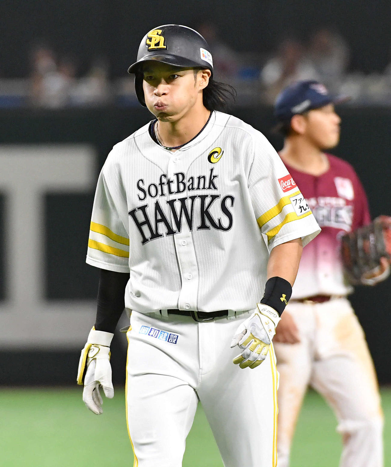 ソフトバンク対楽天　7回裏ソフトバンク1死二塁、スタンドにわずかに届かず中飛に倒れ、悔しそうにほおを膨らませる柳田（撮影・岩下翔太）