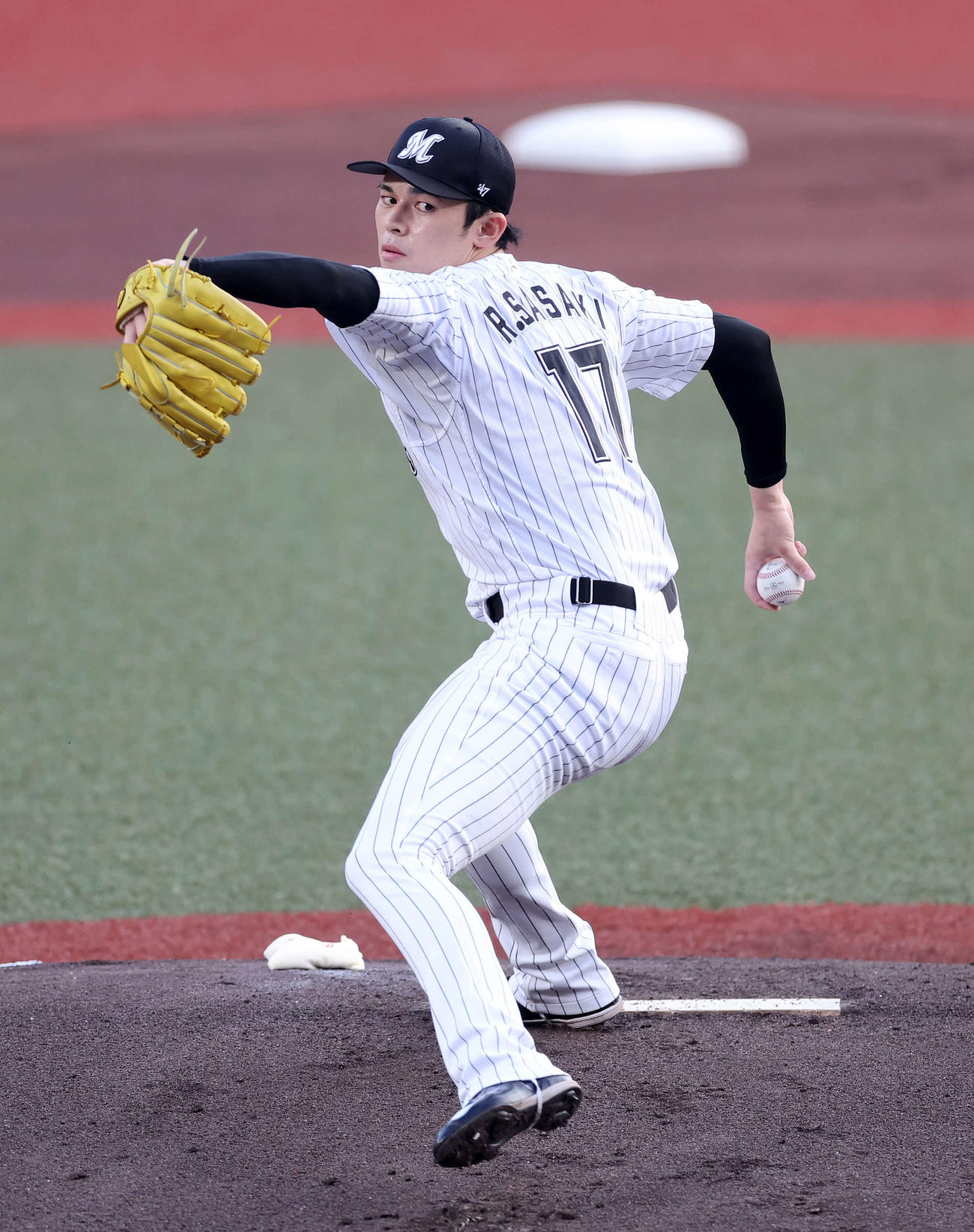 ロッテ対オリックス　力投するロッテ先発の佐々木朗（撮影・鈴木正人）