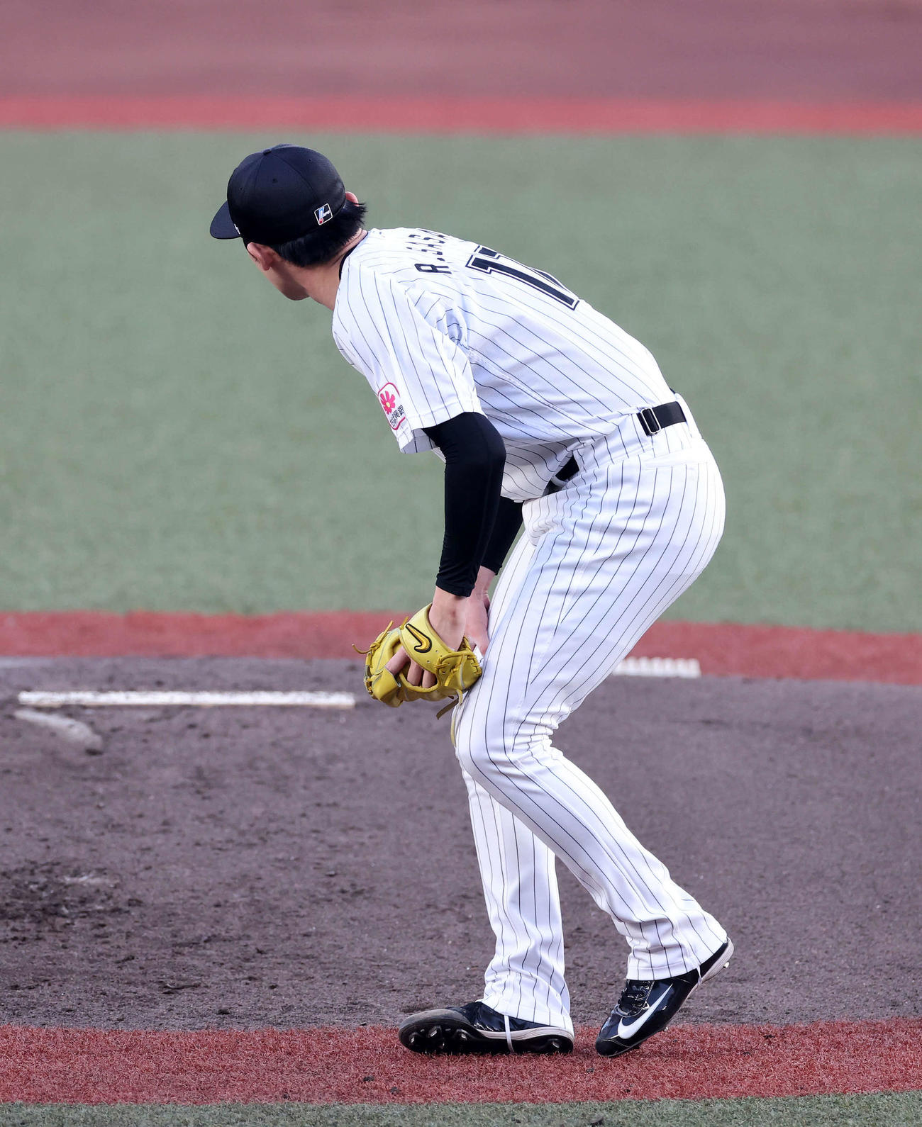 ロッテ対オリックス　1回表オリックス2死三塁、森友哉に左前適時打を放たれたロッテ佐々木朗（撮影・鈴木正人）