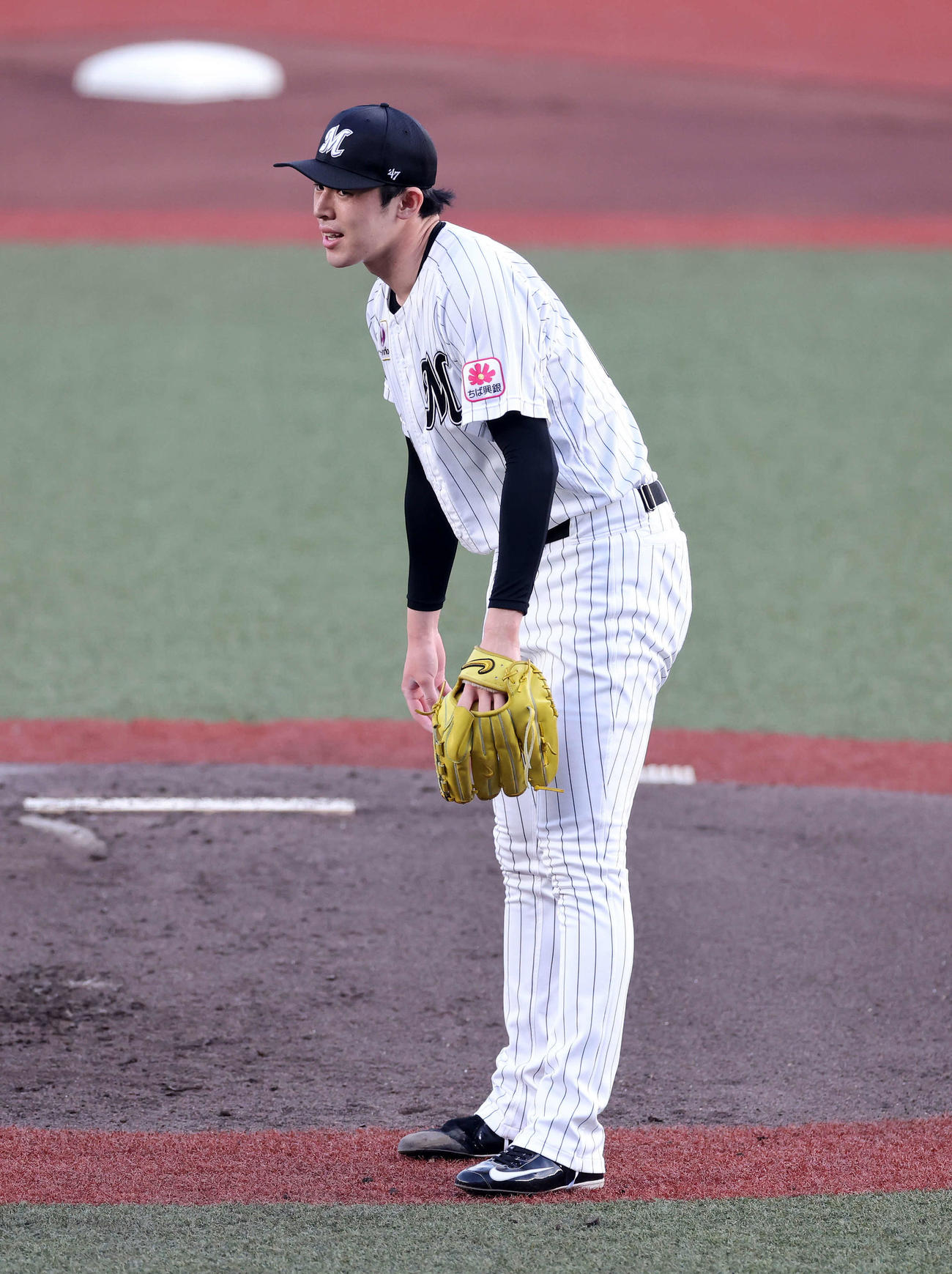 ロッテ対オリックス　1回表オリックス2死三塁、森友哉に左前適時打を放たれたロッテ佐々木朗（撮影・鈴木正人）