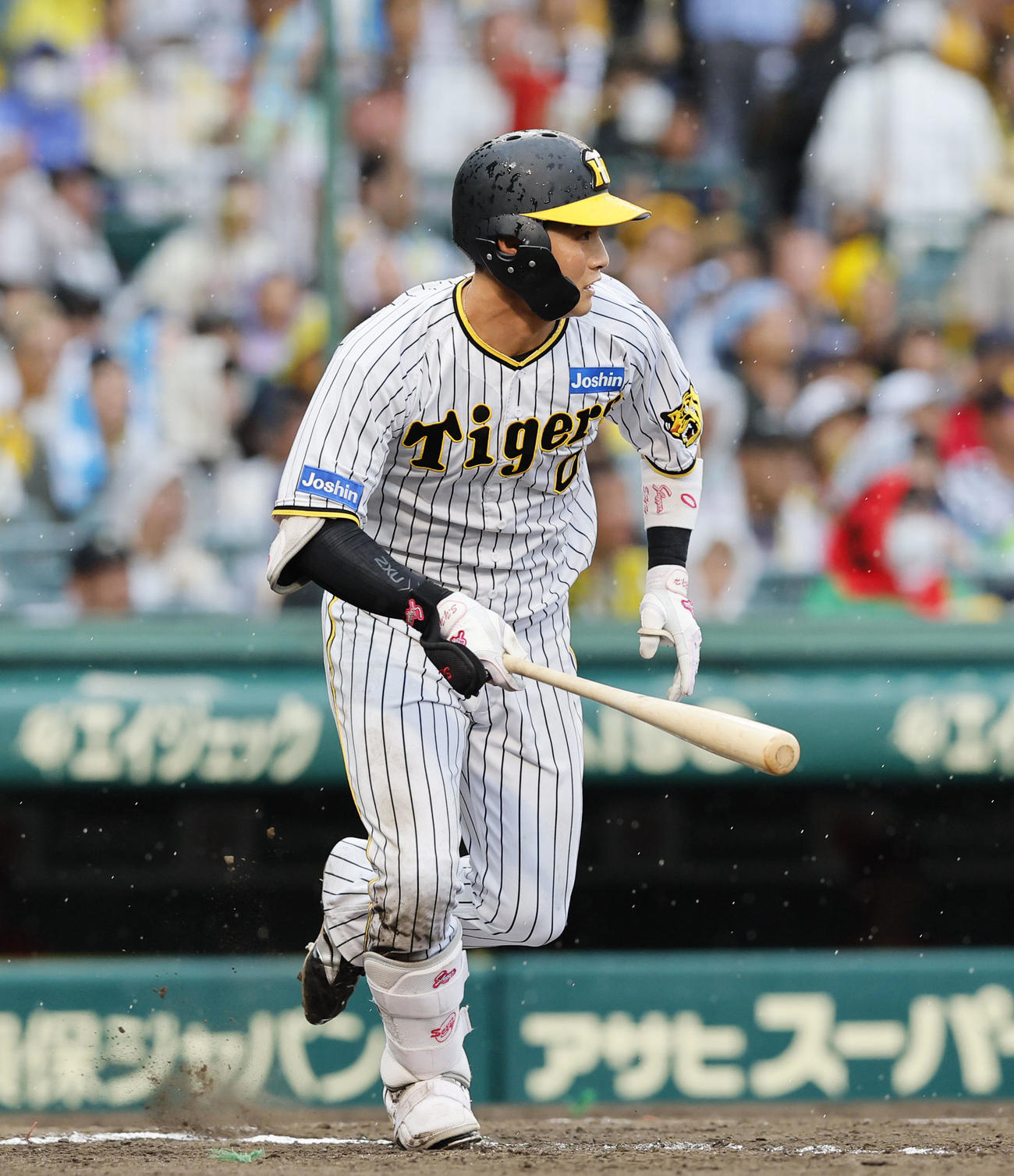 阪神対広島　8回裏阪神2死満塁、木浪は中前に2点適時打を放つ（撮影・藤尾明華）