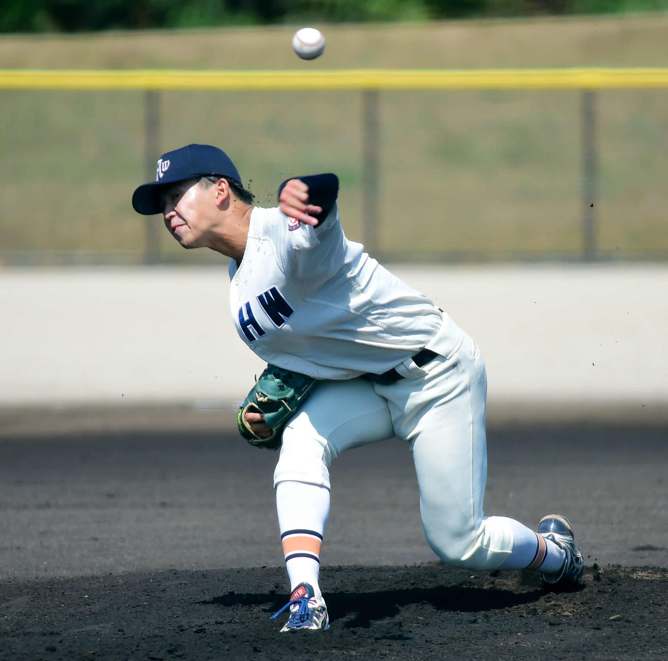 リーグ戦初先発の新潟医療福祉大・高岡は8回6安打、7奪三振の無失点で初勝利