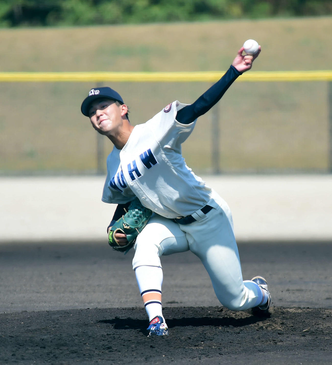 リーグ戦初先発の新潟医療福祉大・高岡は8回6安打、7奪三振の無失点で初勝利