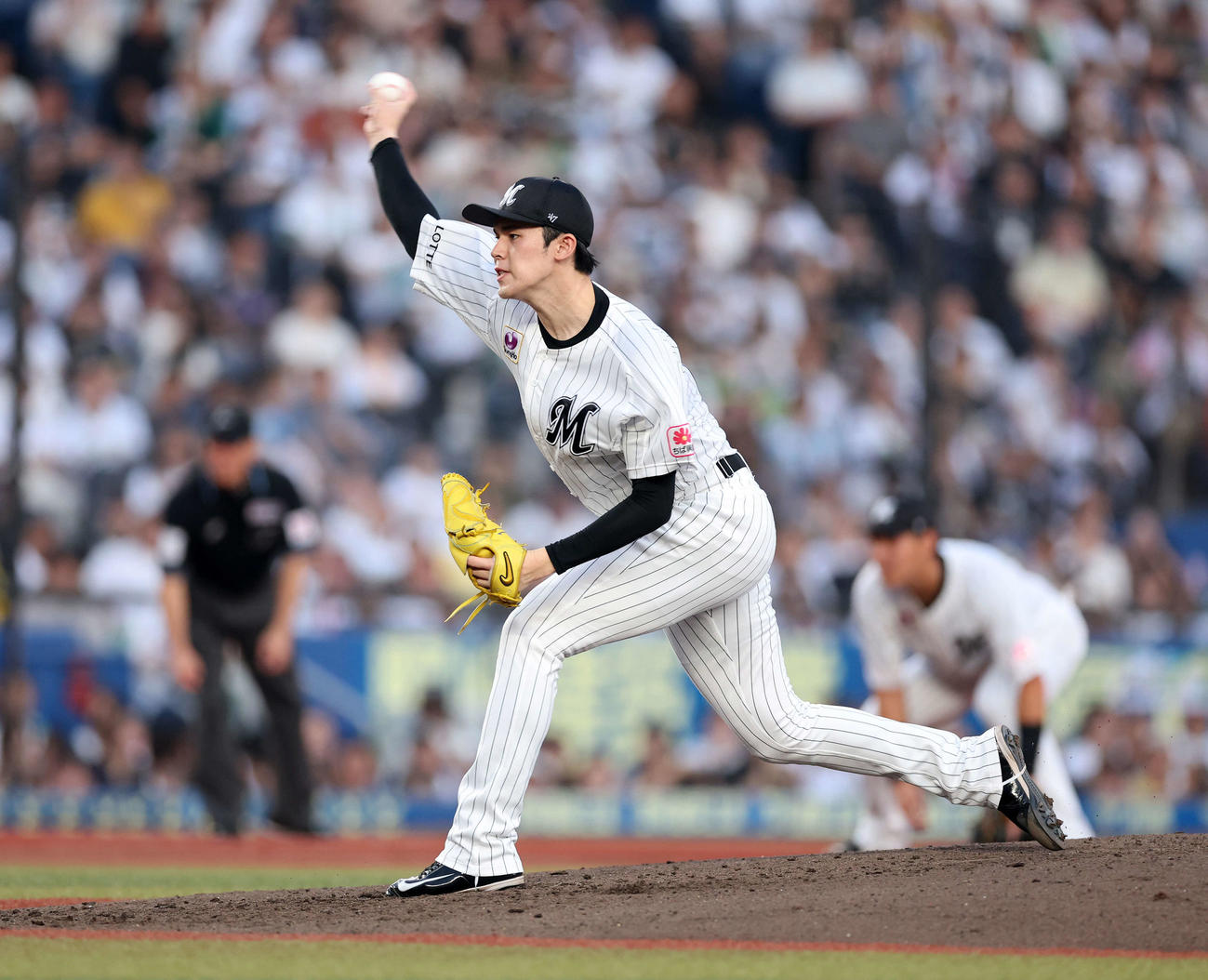 ロッテ対オリックス　力投するロッテ先発の佐々木朗（撮影・鈴木正人）