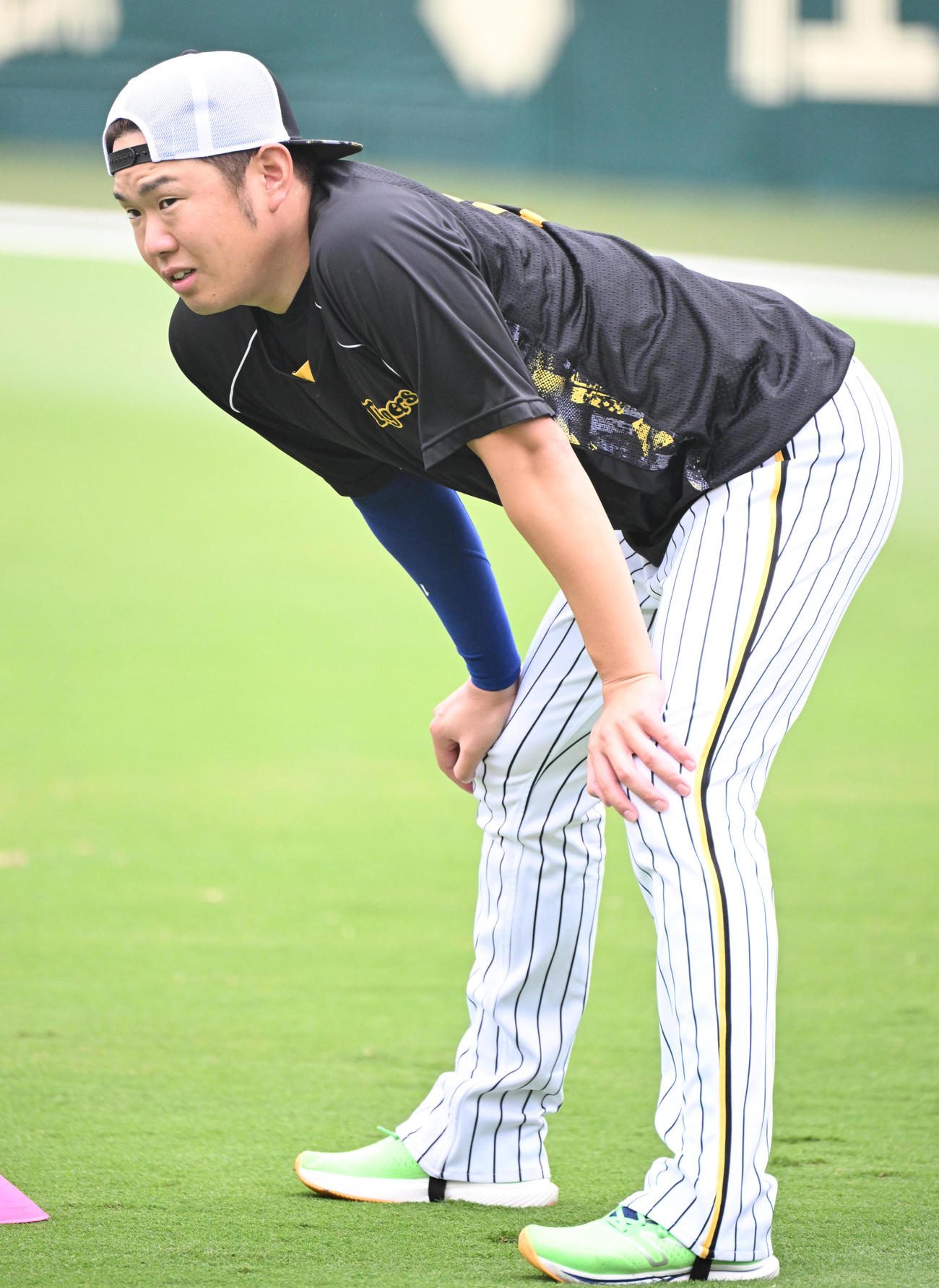 ダッシュの合間に一息つく西勇（撮影・石井愛子）