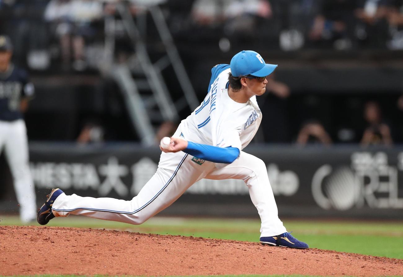 日本ハム対オリックス　8回に登板の鈴木（撮影・黒川智章）