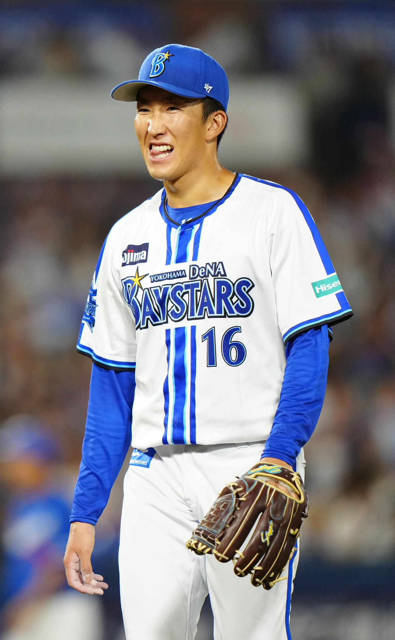 DeNA対中日　6回表終了後、厳しい表情でベンチに引き揚げるDeNA先発の大貫（撮影・江口和貴）