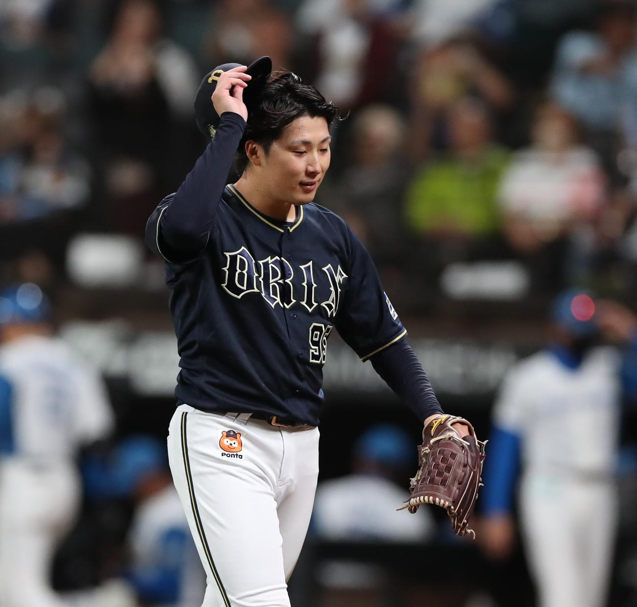 日本ハム対オリックス　6回に失点し悔しそうな表情の東（撮影・黒川智章）