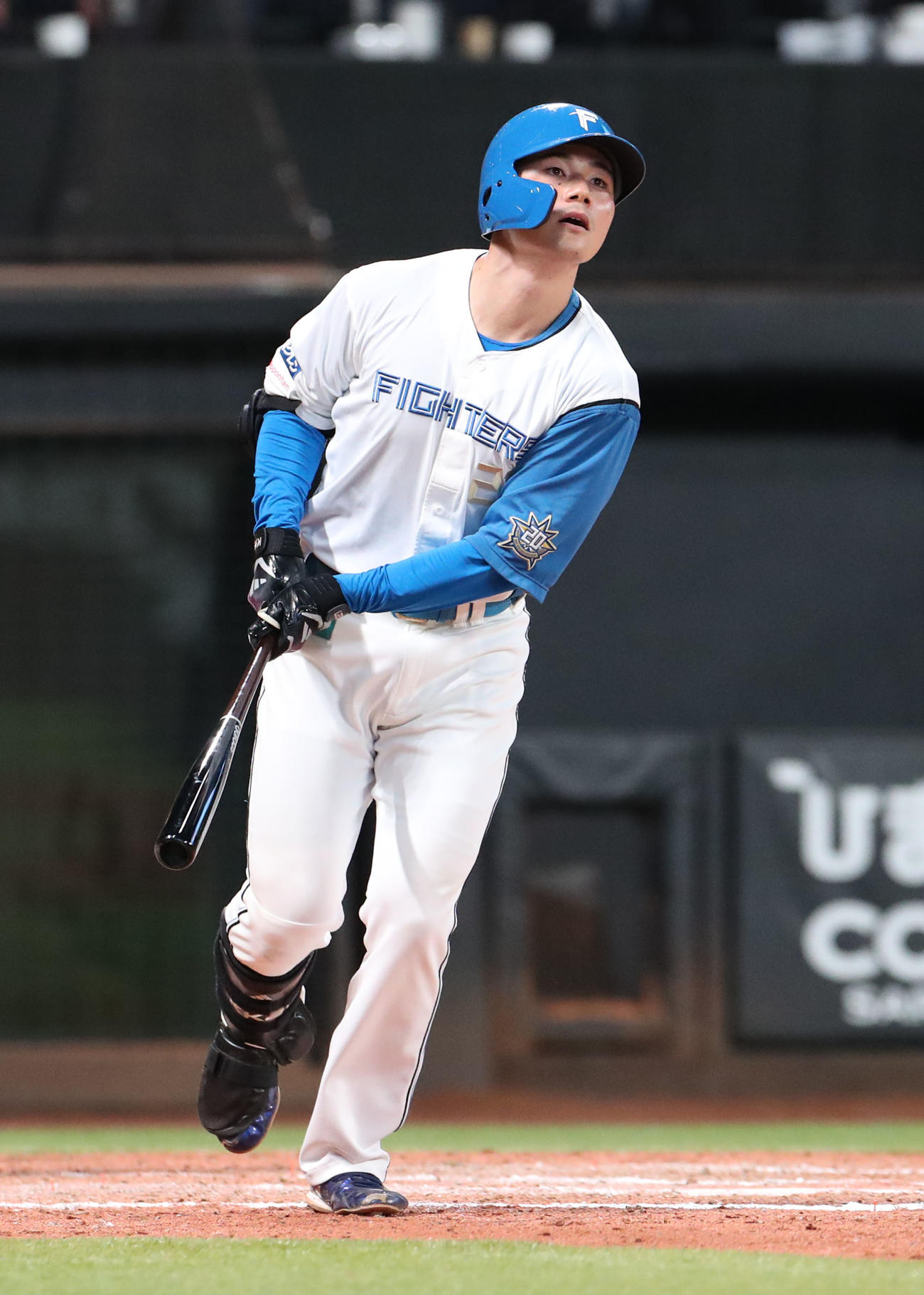 日本ハム対オリックス　8回裏日本ハム無死満塁、打球を見つめる清宮（撮影・佐藤翔太）